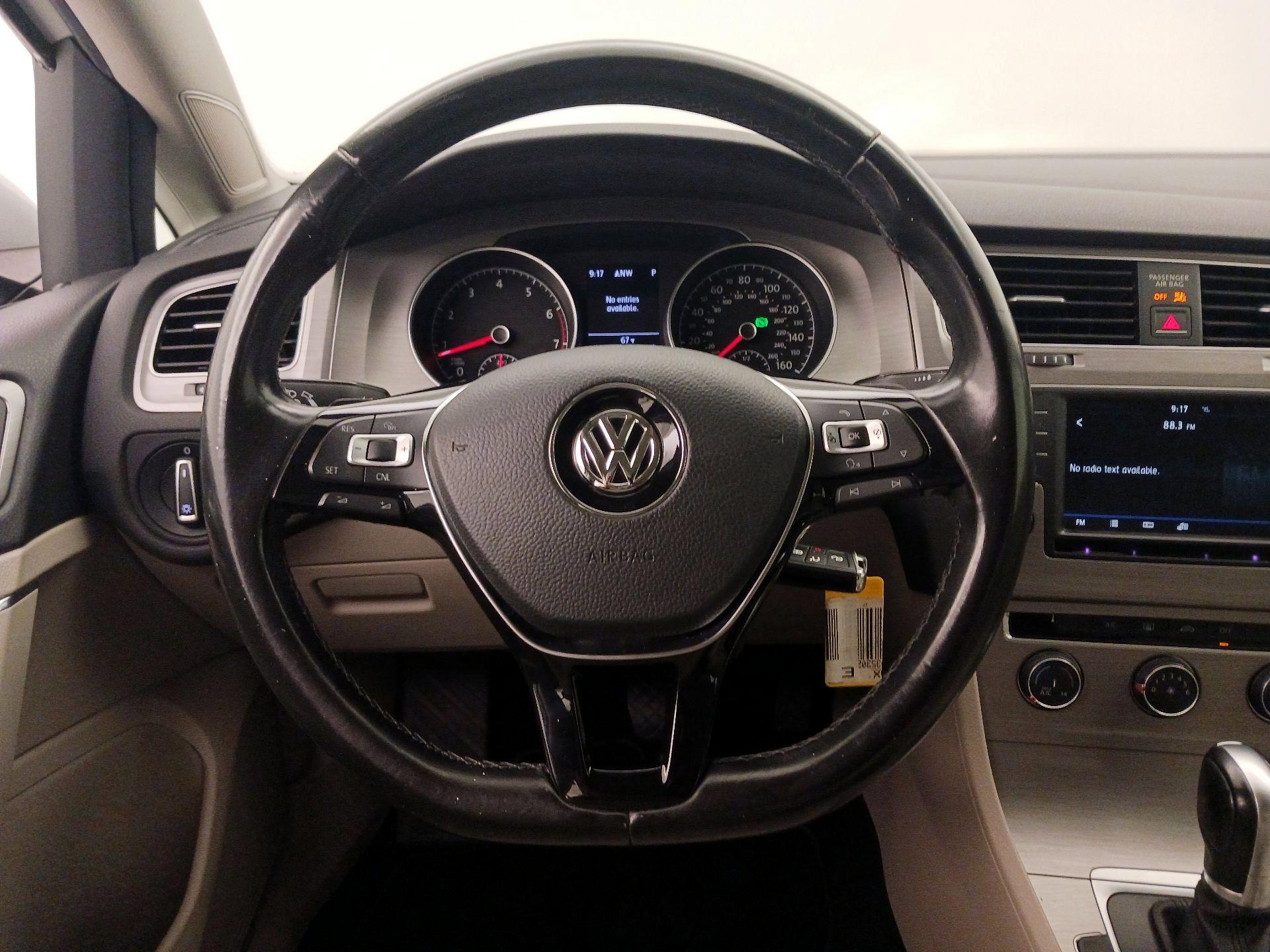 Thumbnail: 2017 Volkswagen Golf - 10