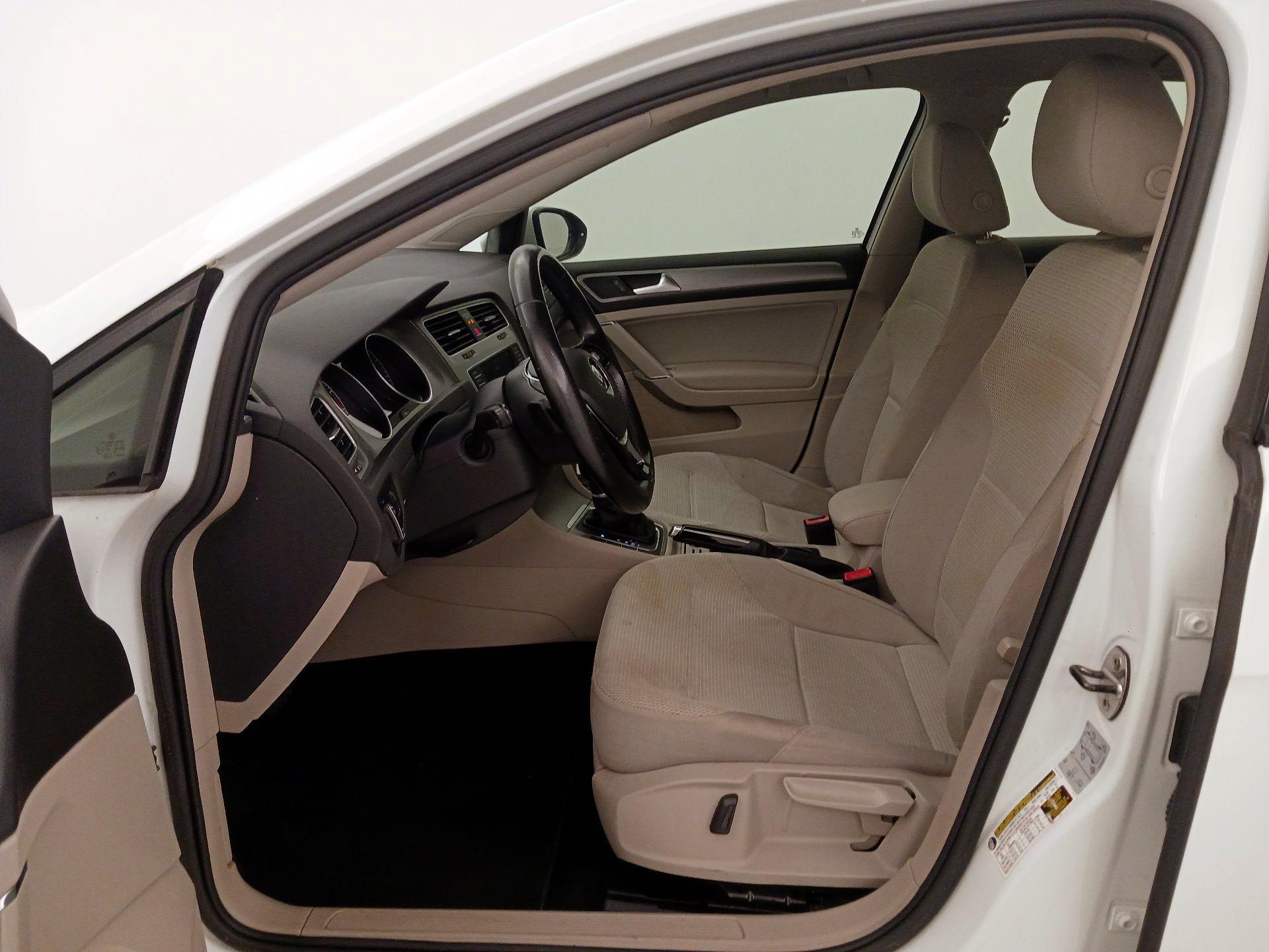 Thumbnail: 2017 Volkswagen Golf - 11