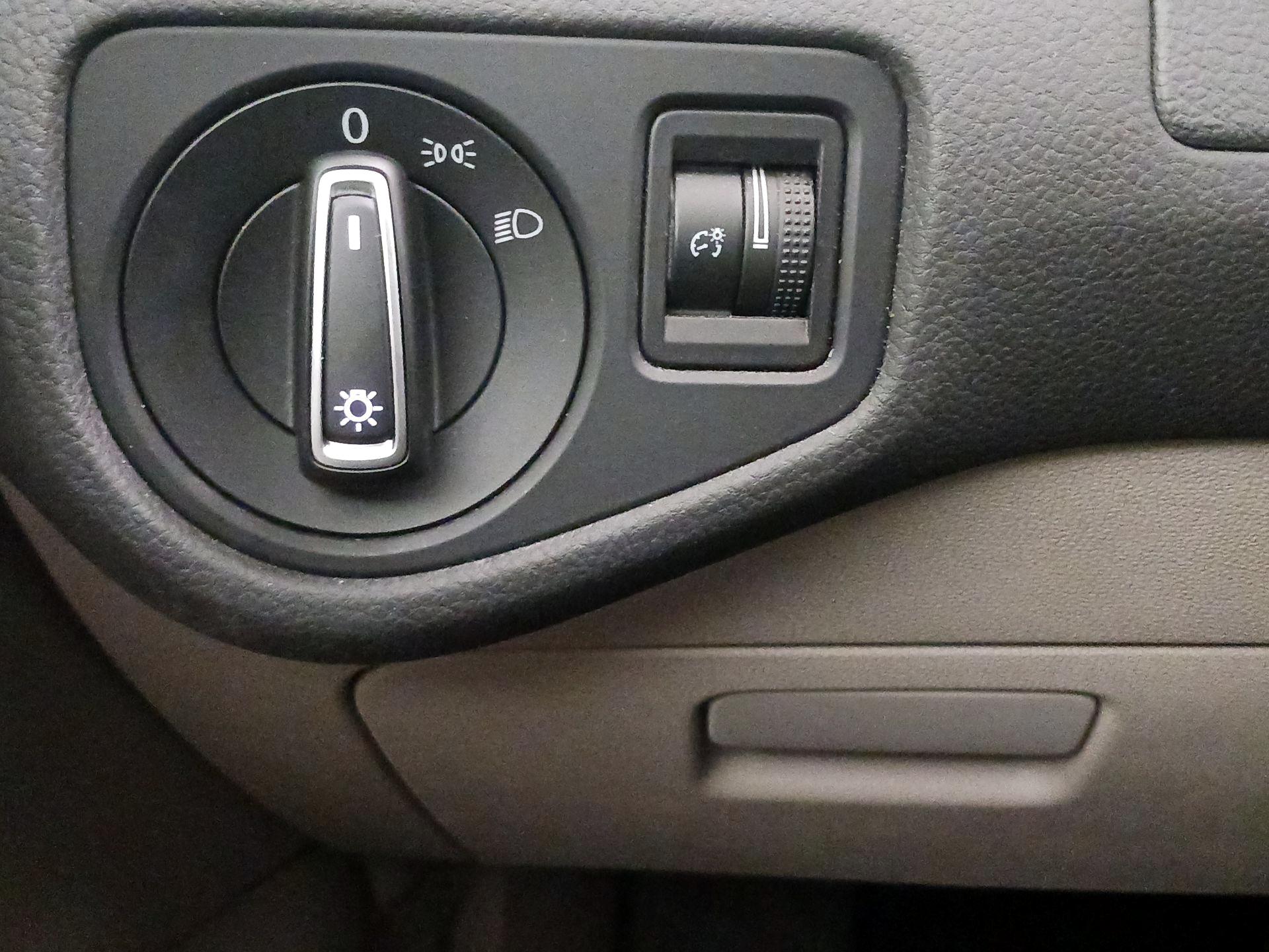 Thumbnail: 2017 Volkswagen Golf - 13