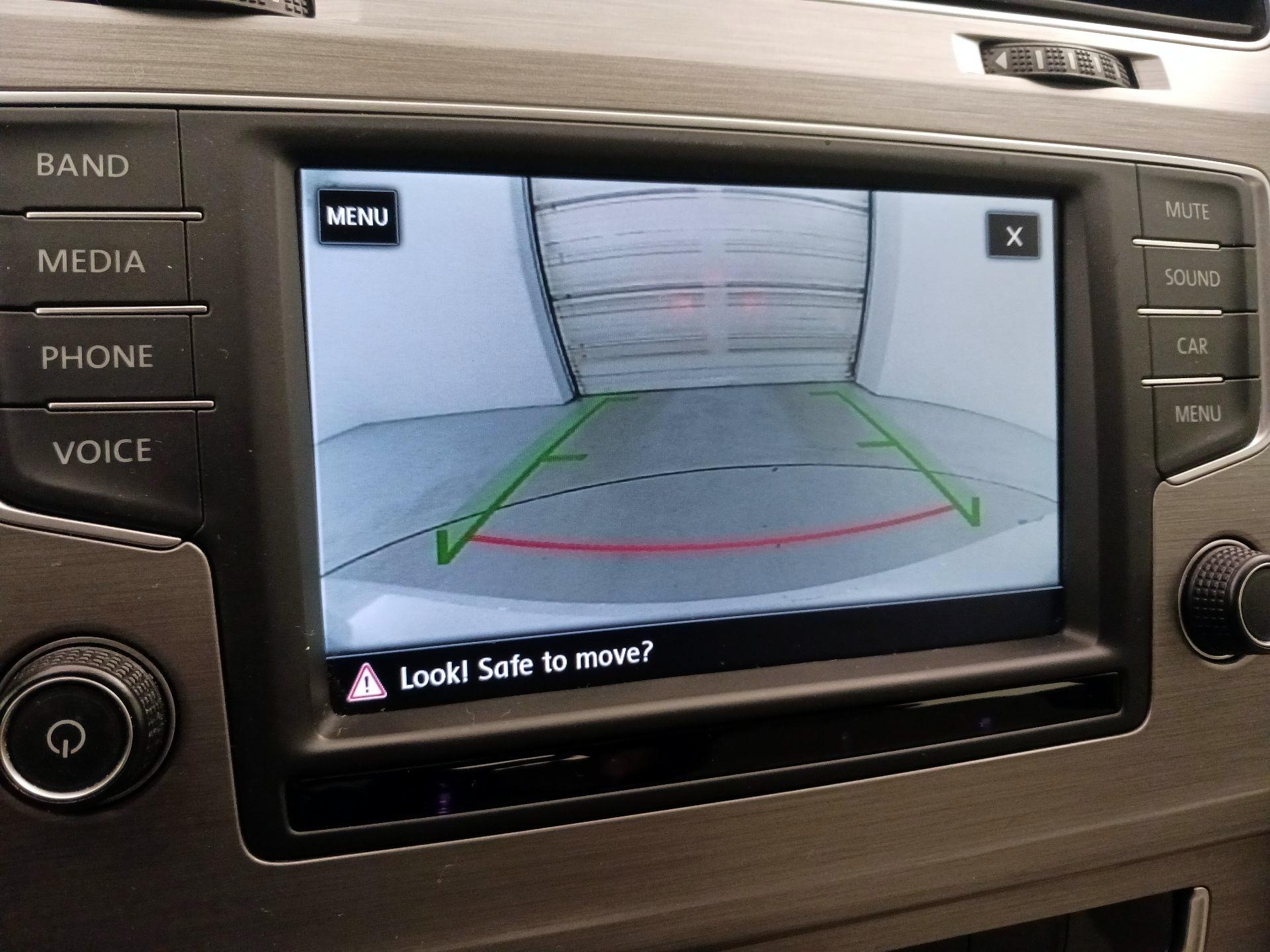 Thumbnail: 2017 Volkswagen Golf - 14