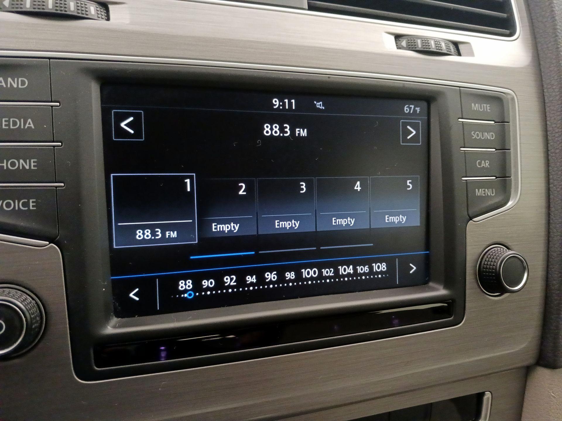 Thumbnail: 2017 Volkswagen Golf - 15