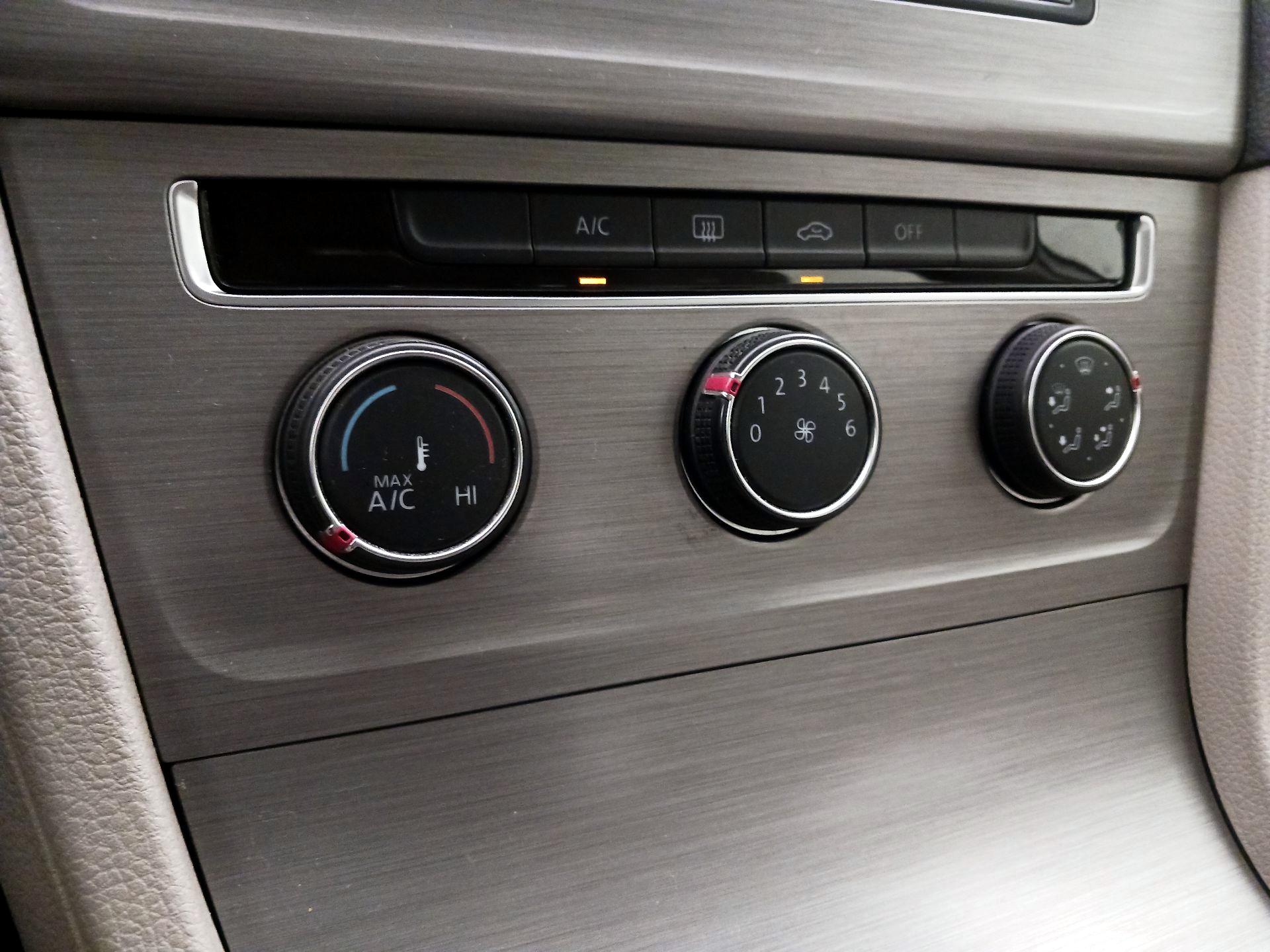 Thumbnail: 2017 Volkswagen Golf - 16