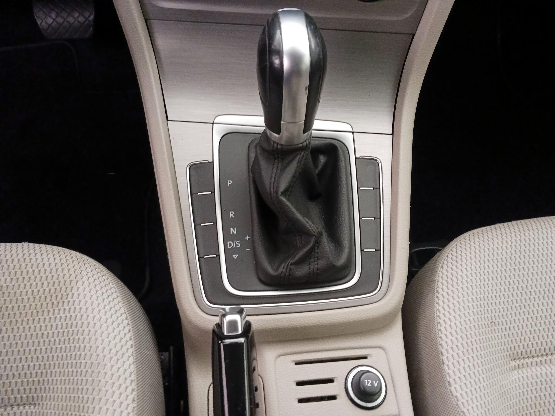 Thumbnail: 2017 Volkswagen Golf - 17