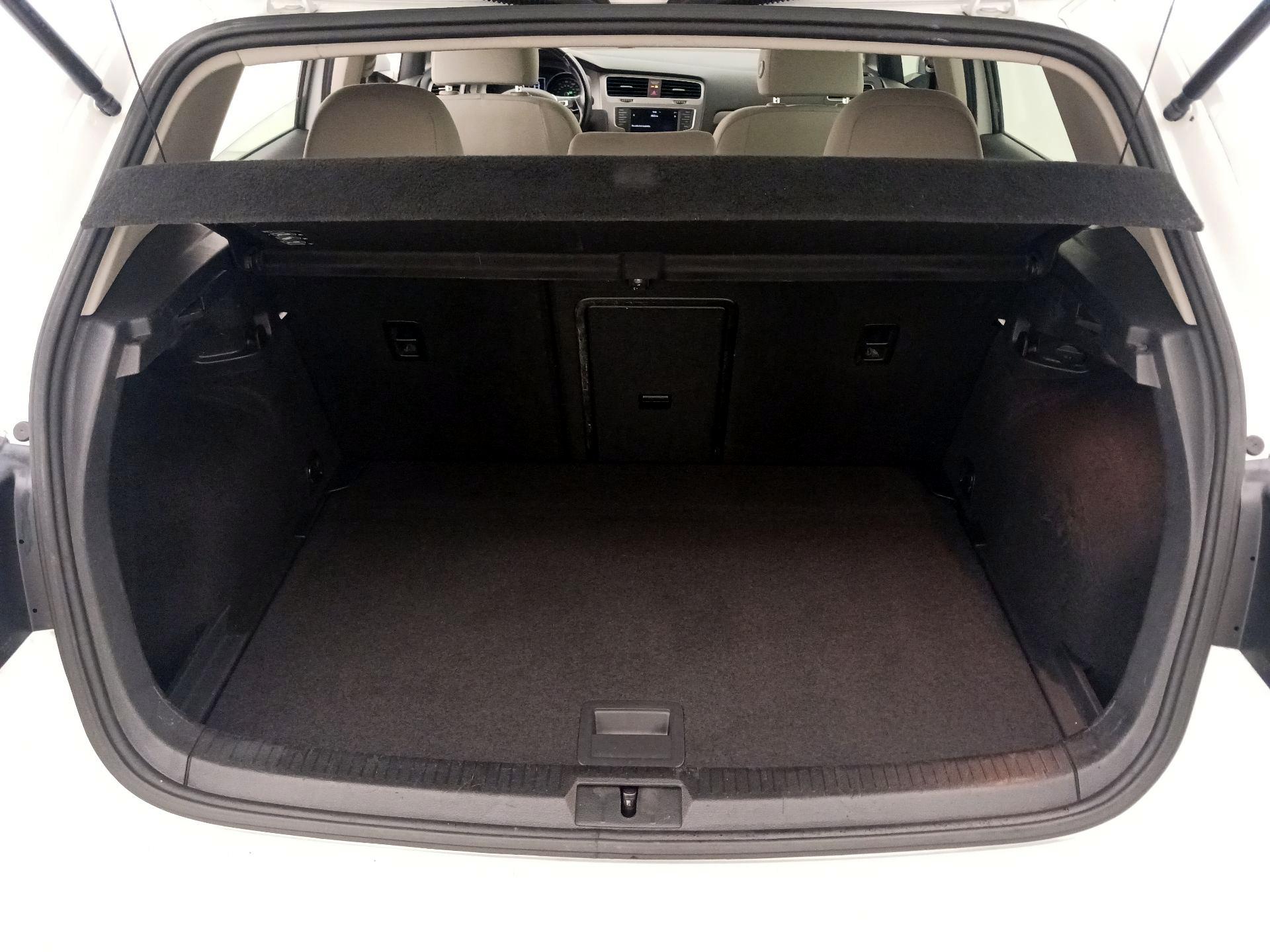 Thumbnail: 2017 Volkswagen Golf - 20