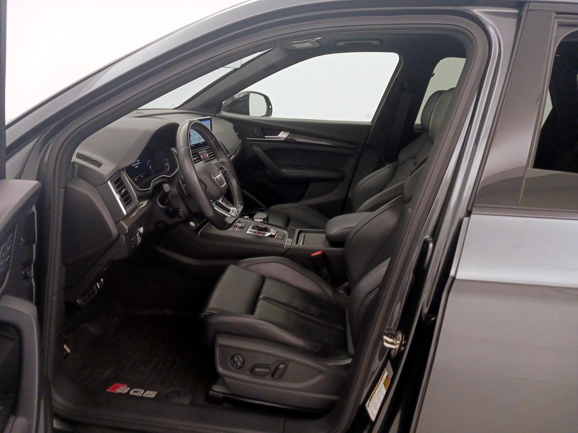 Thumbnail: 2019 Audi SQ5 - 11