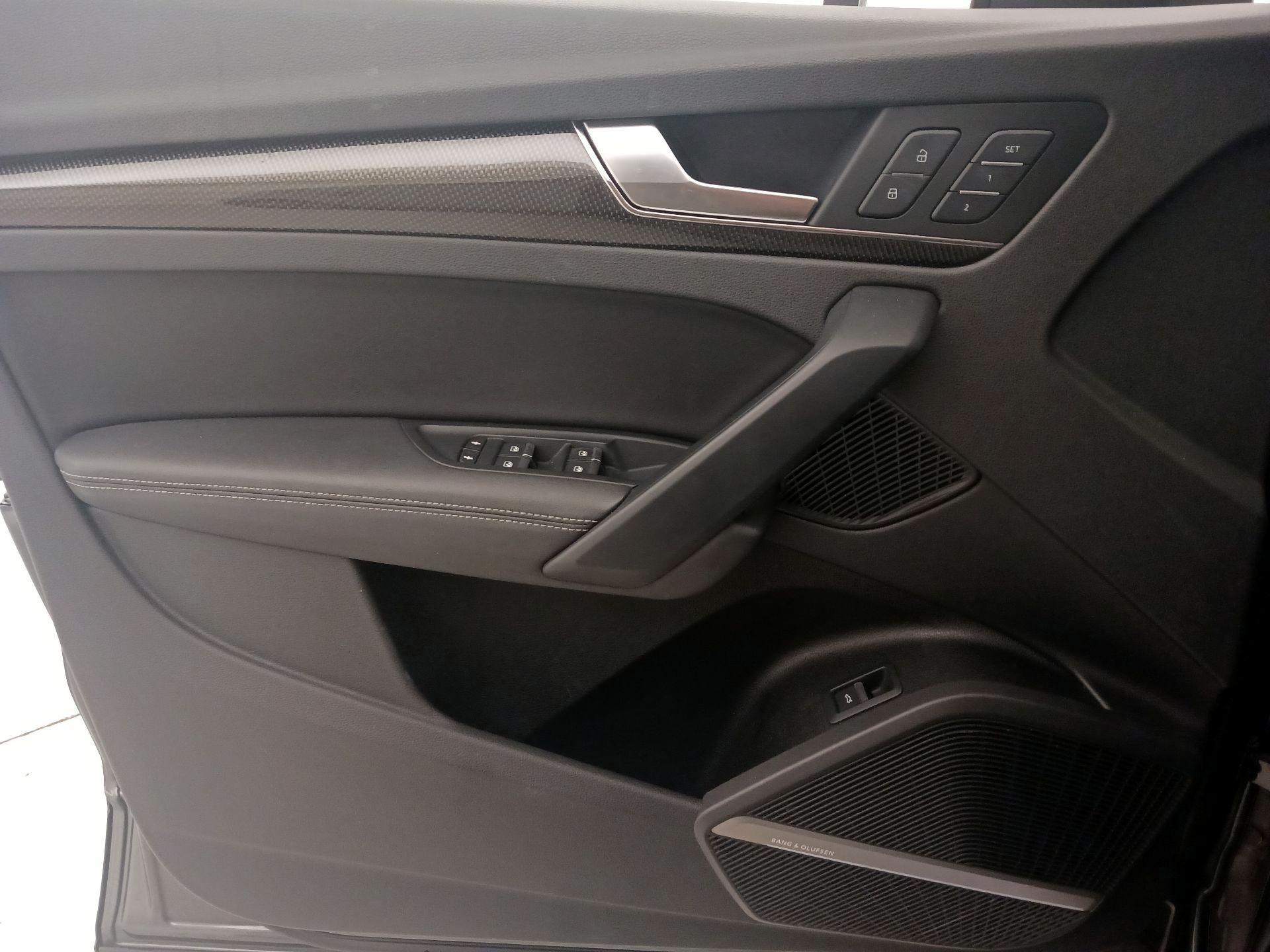 Thumbnail: 2019 Audi SQ5 - 12