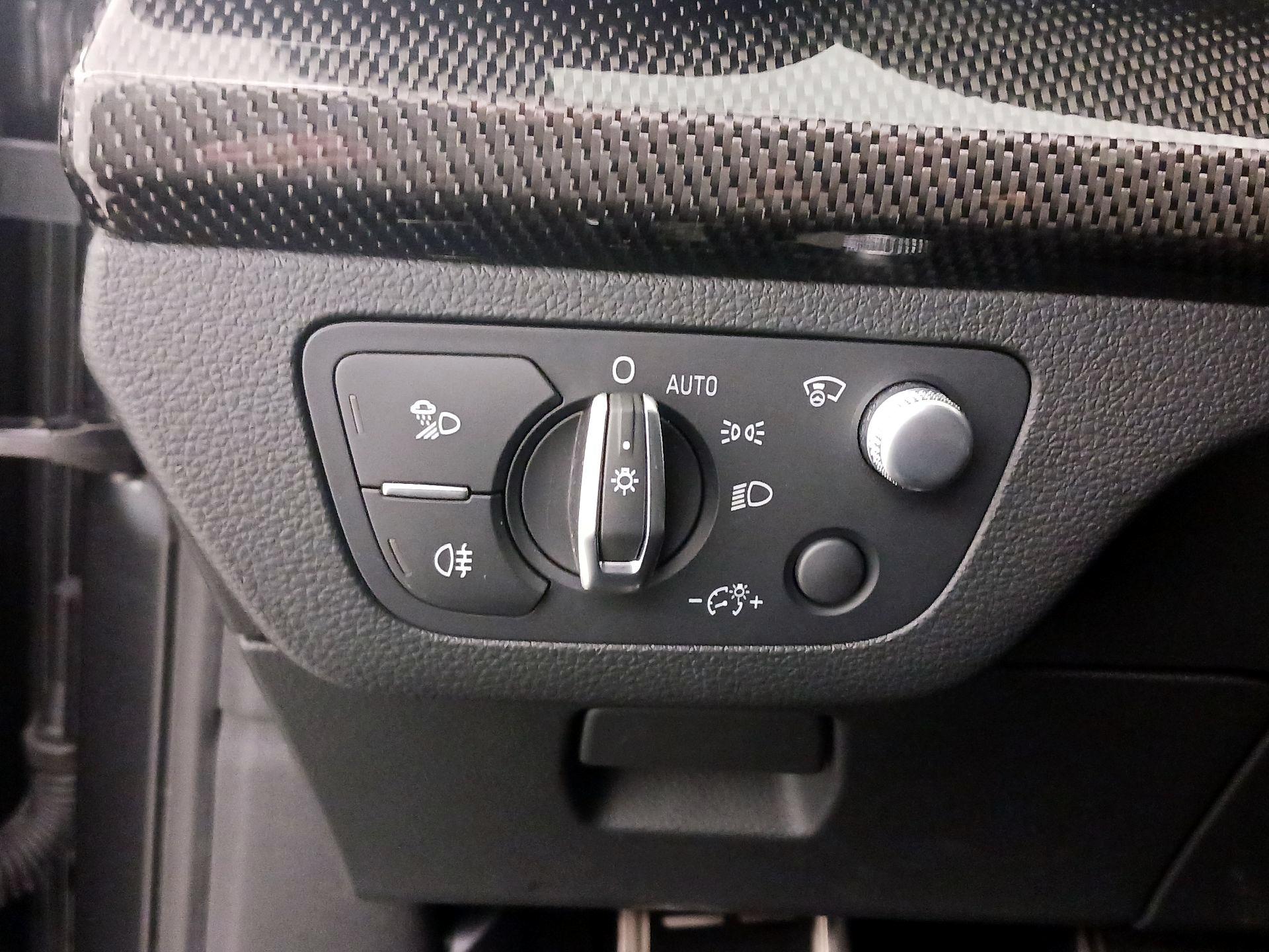 Thumbnail: 2019 Audi SQ5 - 13