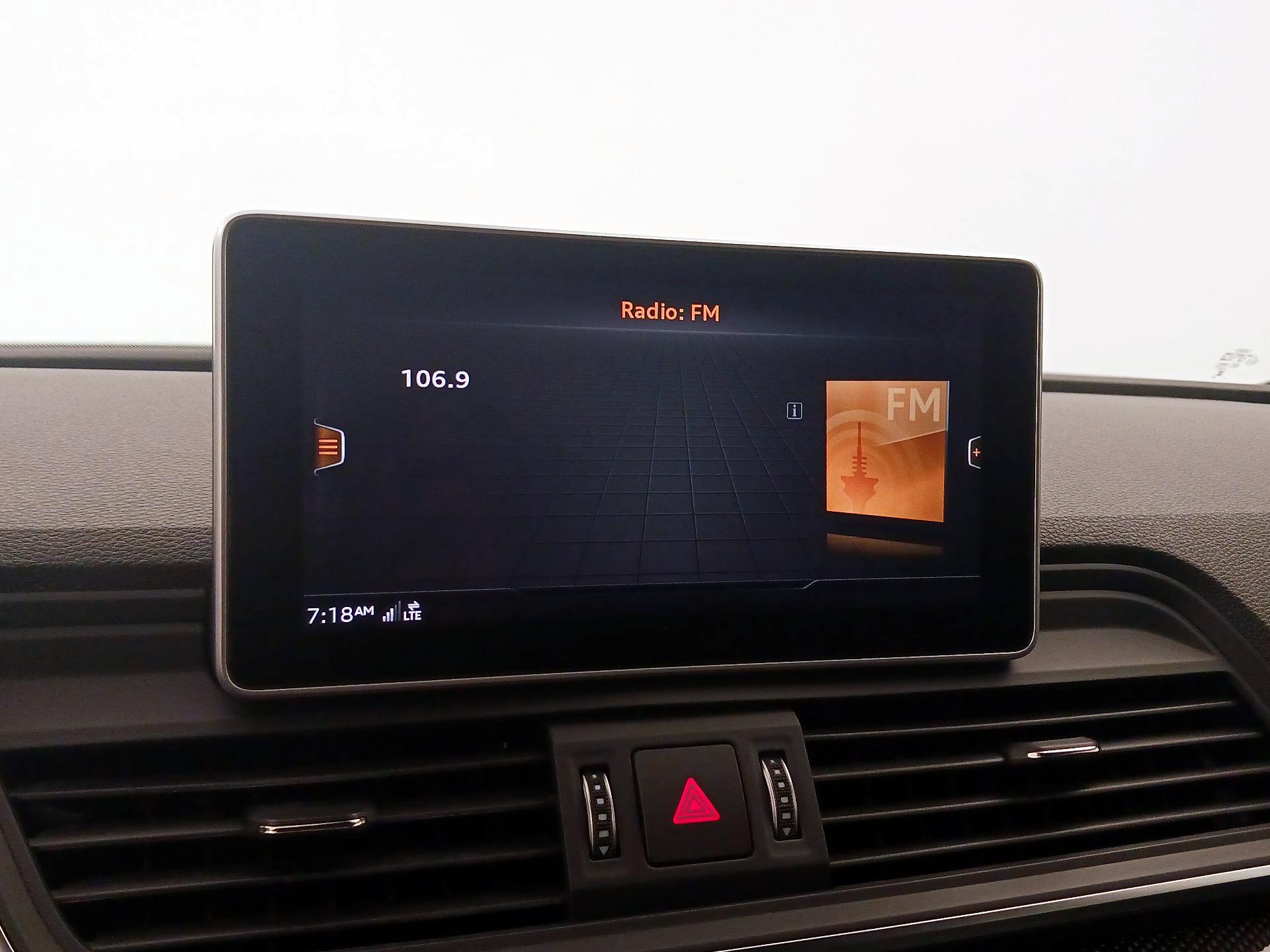 Thumbnail: 2019 Audi SQ5 - 16