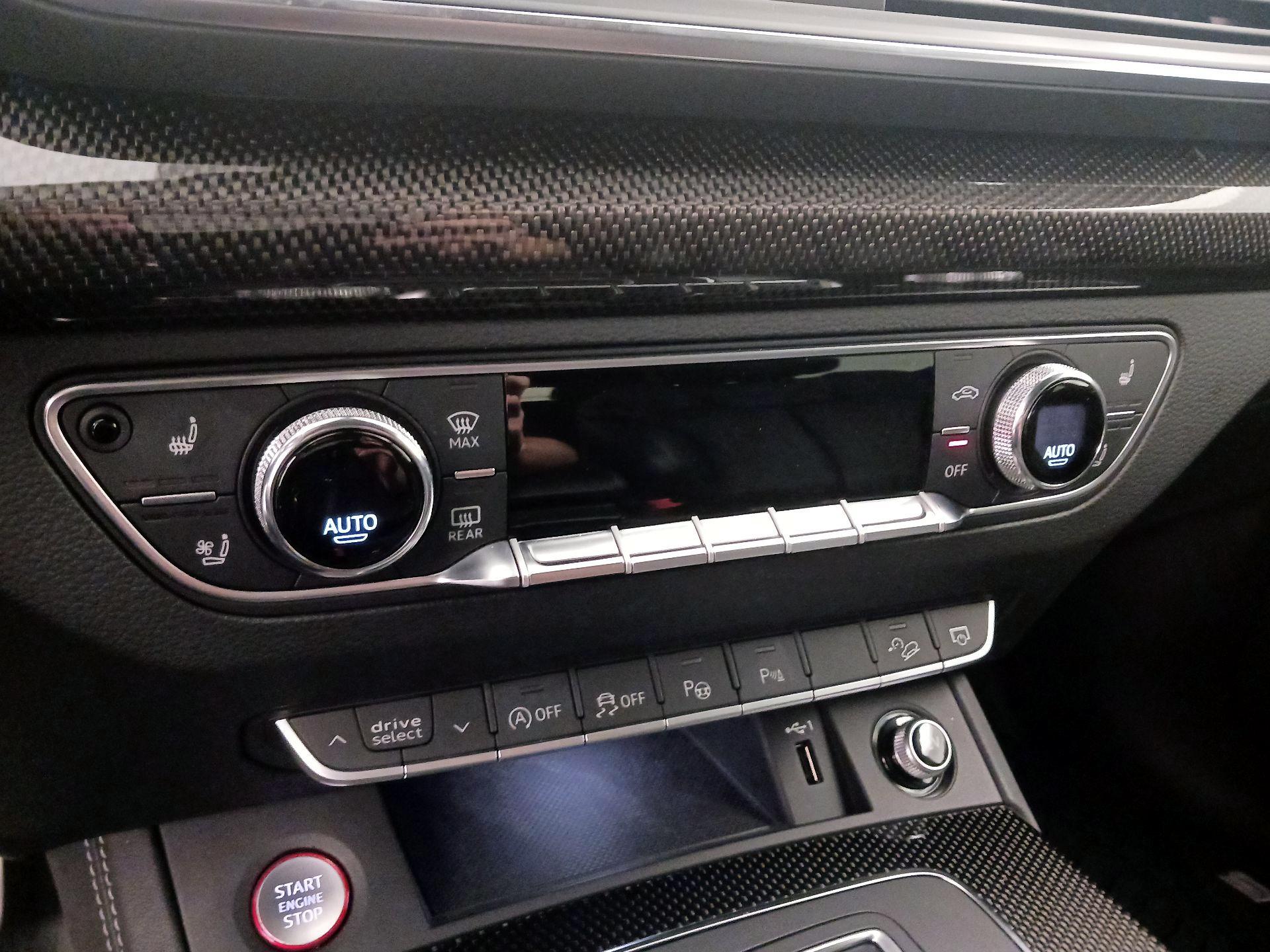 Thumbnail: 2019 Audi SQ5 - 17