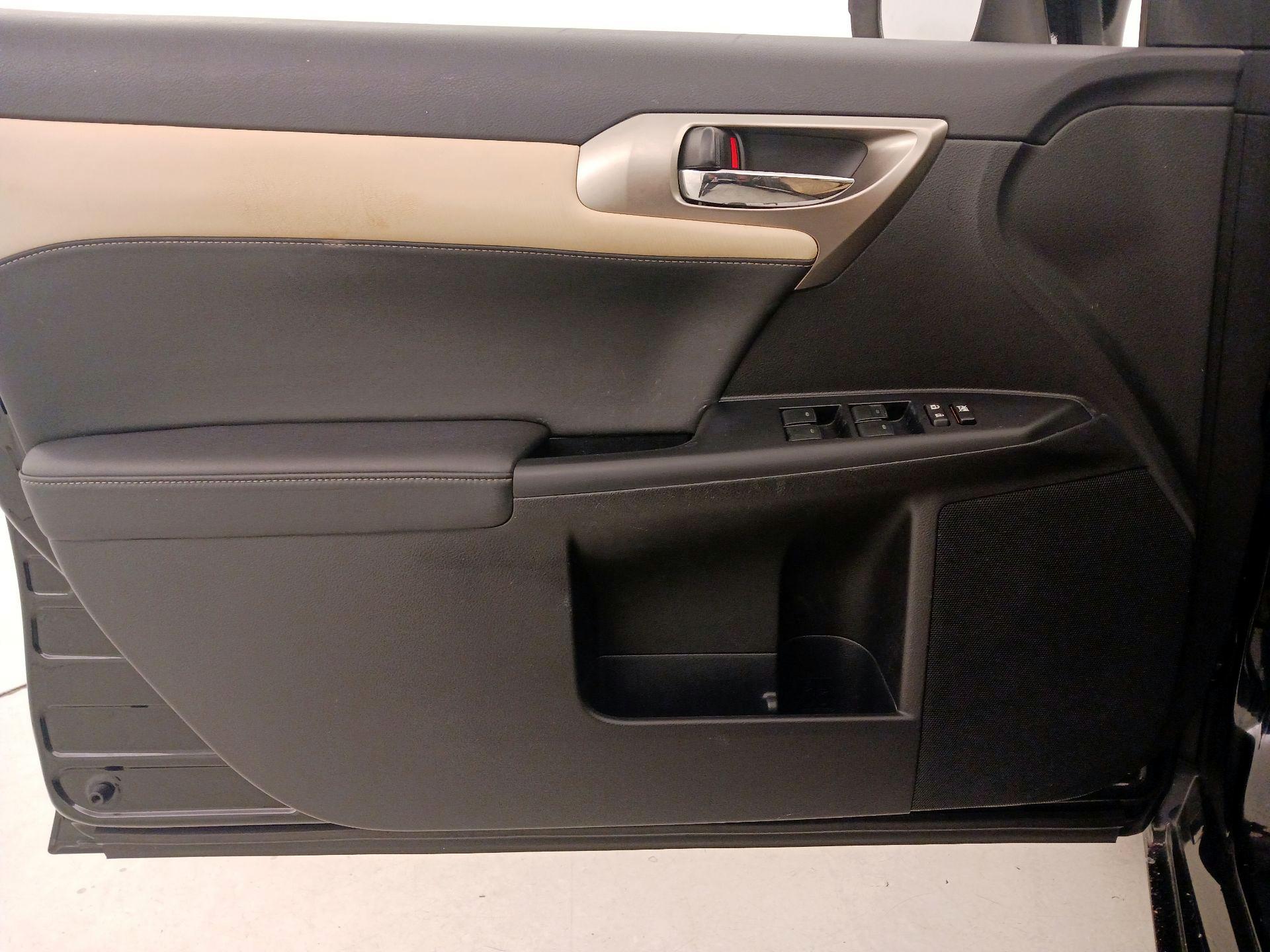 Thumbnail: 2015 Lexus CT - 12