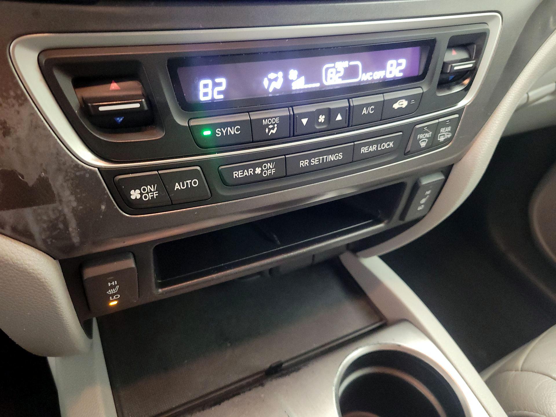 Thumbnail: 2016 Honda Pilot - 16