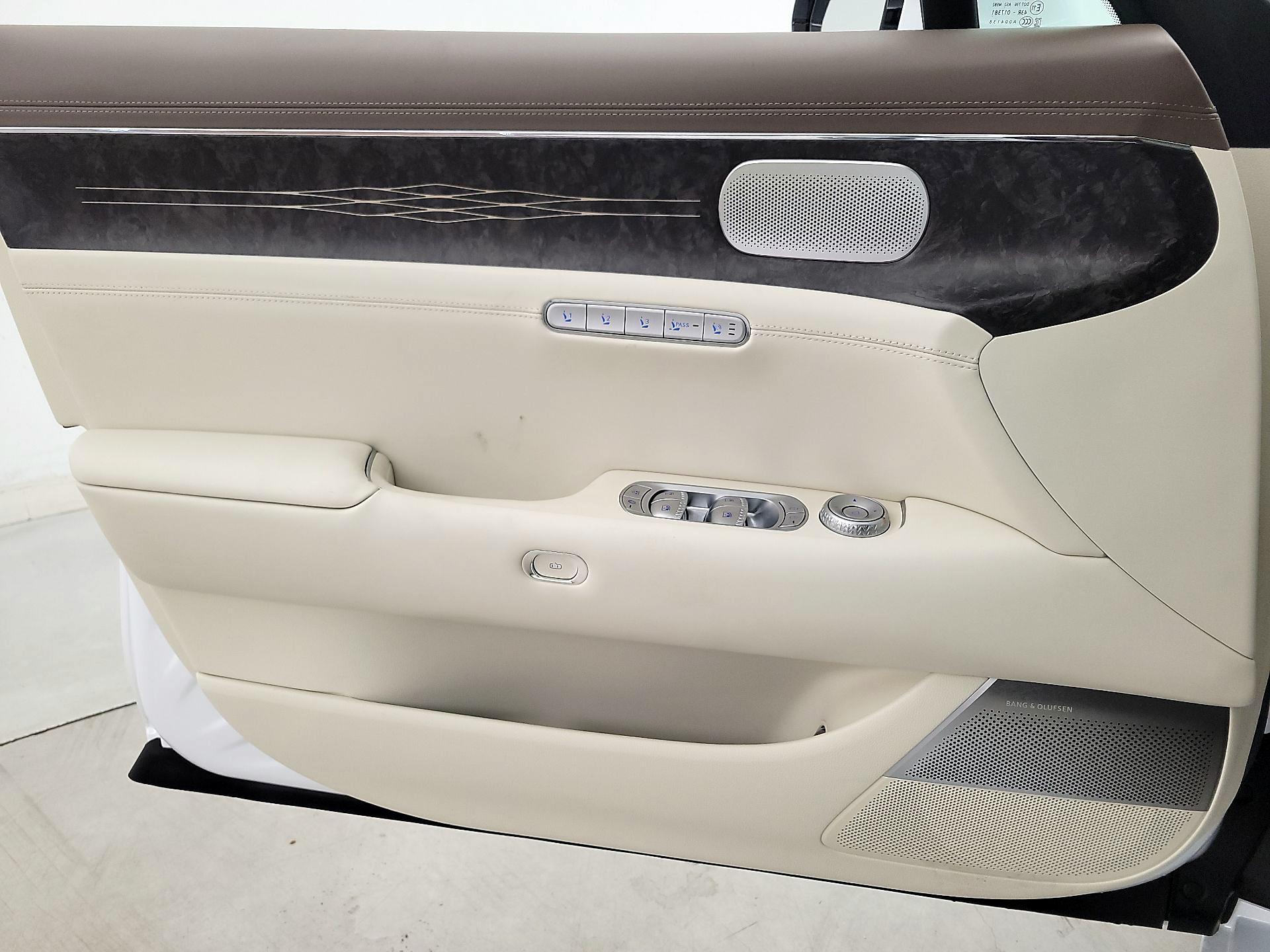 Thumbnail: 2023 Genesis G90 - 12