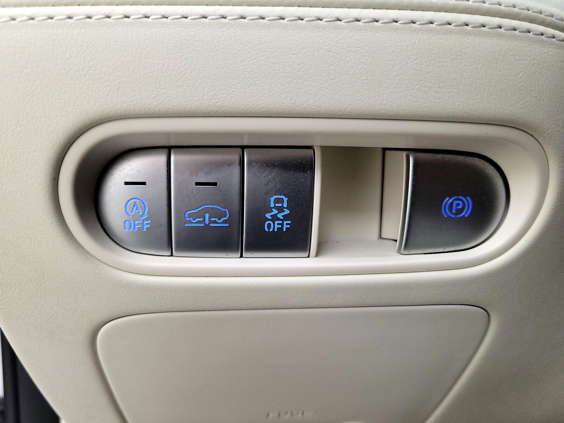 Thumbnail: 2023 Genesis G90 - 13