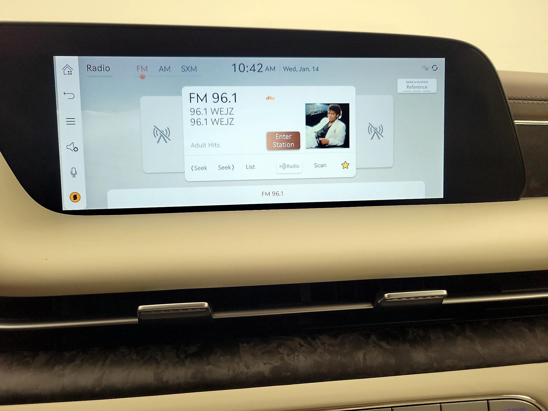 Thumbnail: 2023 Genesis G90 - 16