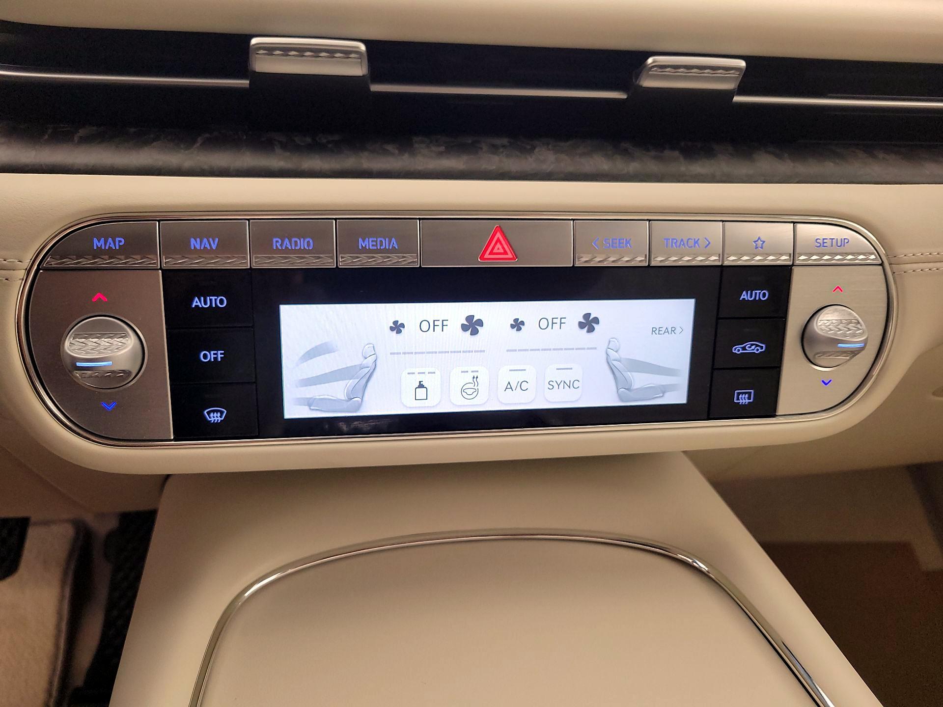 Thumbnail: 2023 Genesis G90 - 17