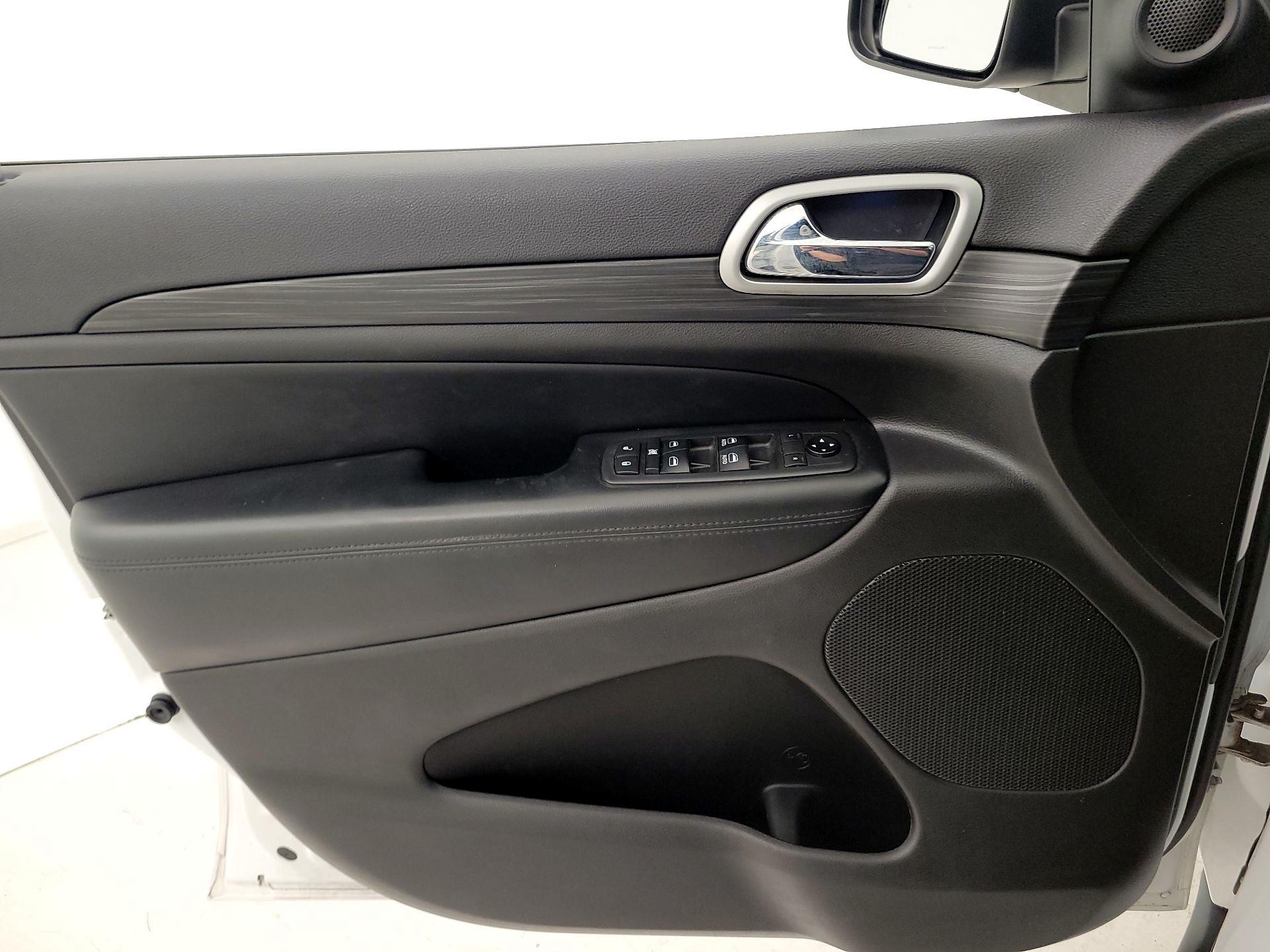 Thumbnail: 2019 Jeep Grand Cherokee - 12