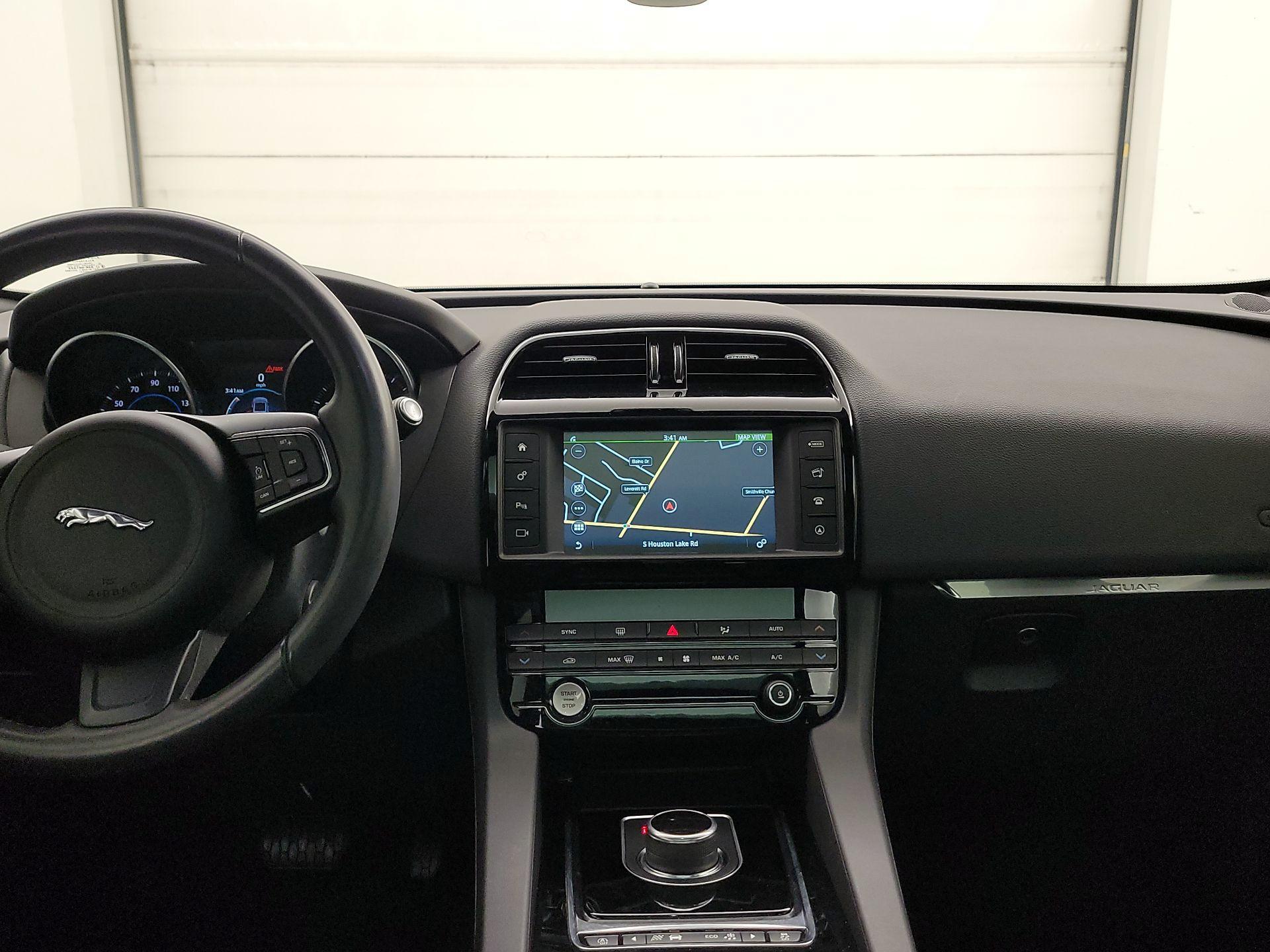 Thumbnail: 2018 Jaguar F-Pace - 9