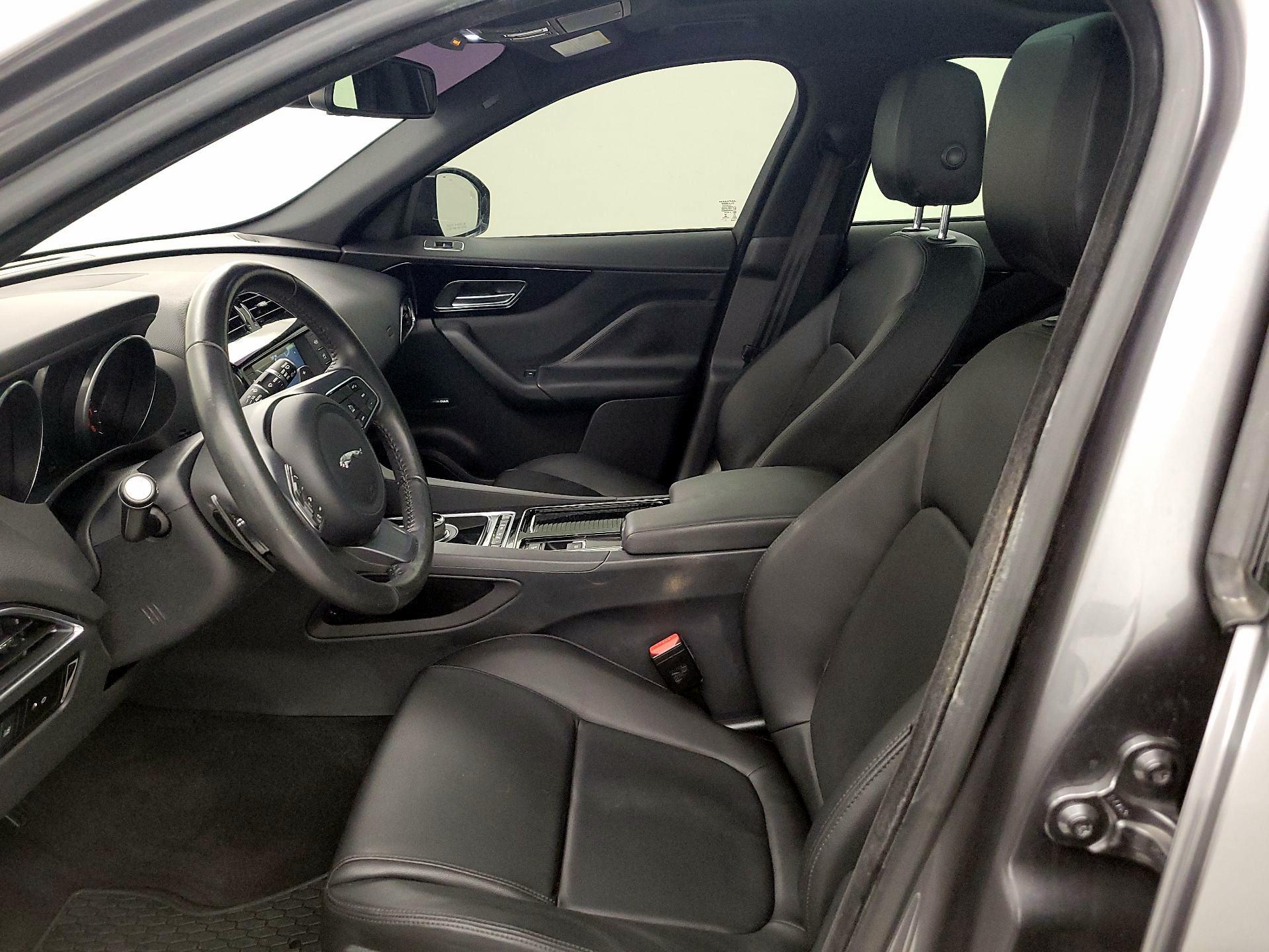 Thumbnail: 2018 Jaguar F-Pace - 11