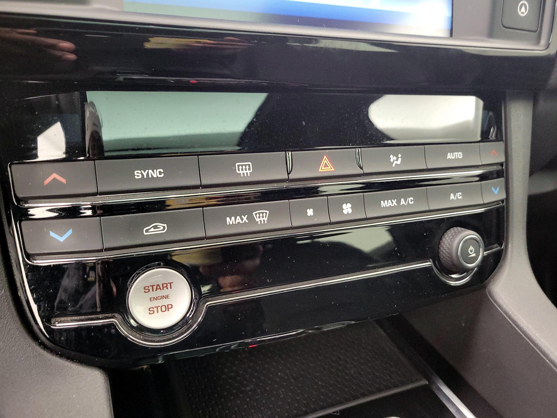 Thumbnail: 2018 Jaguar F-Pace - 17