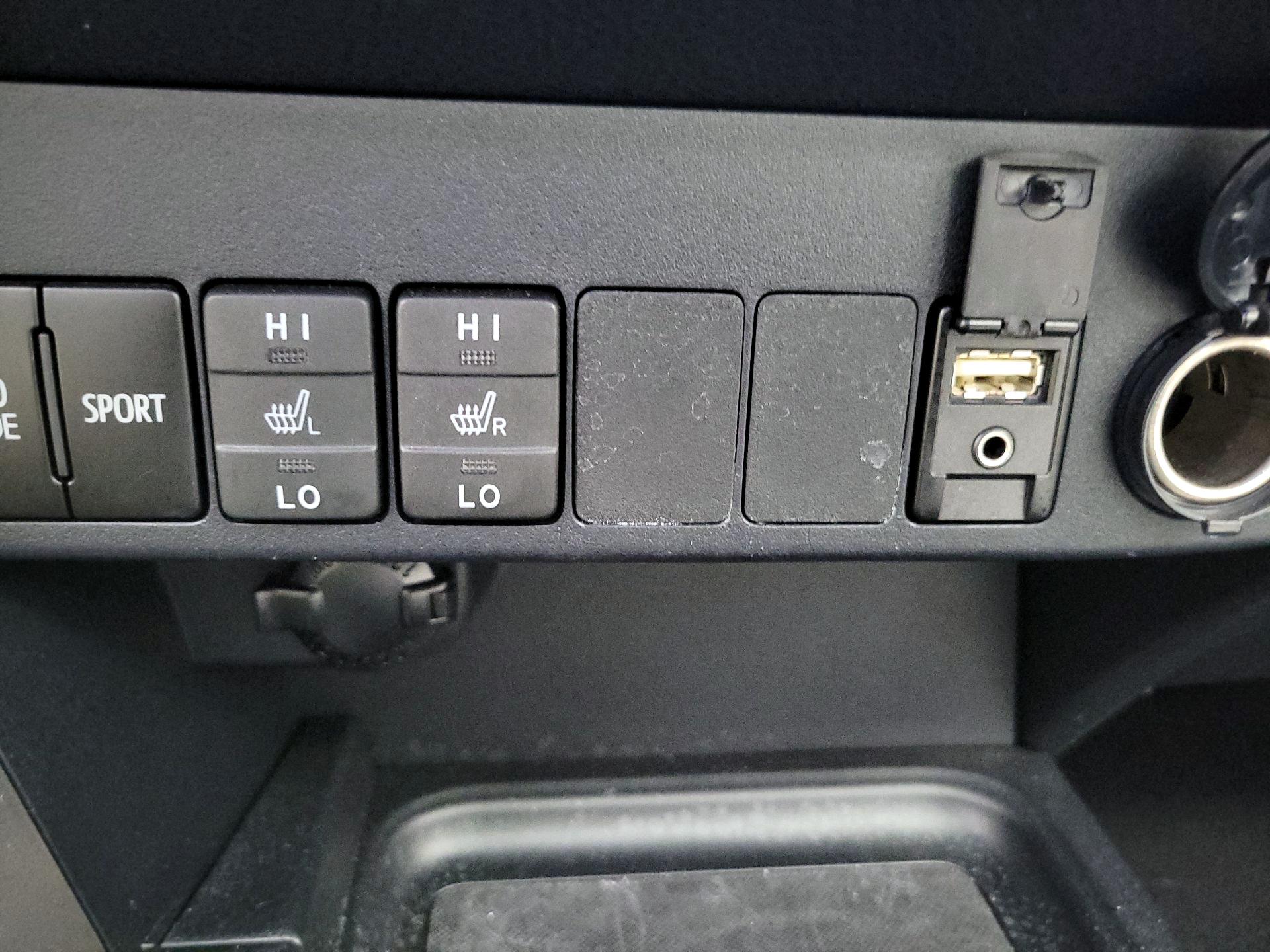 Thumbnail: 2018 Toyota RAV4 - 18