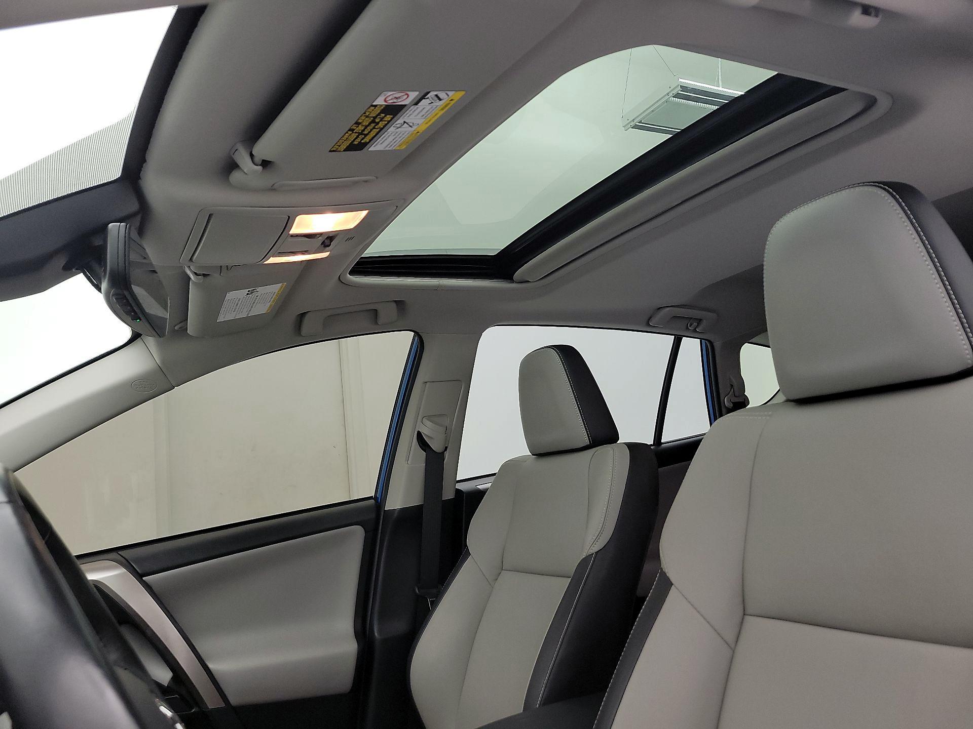 Thumbnail: 2018 Toyota RAV4 - 19