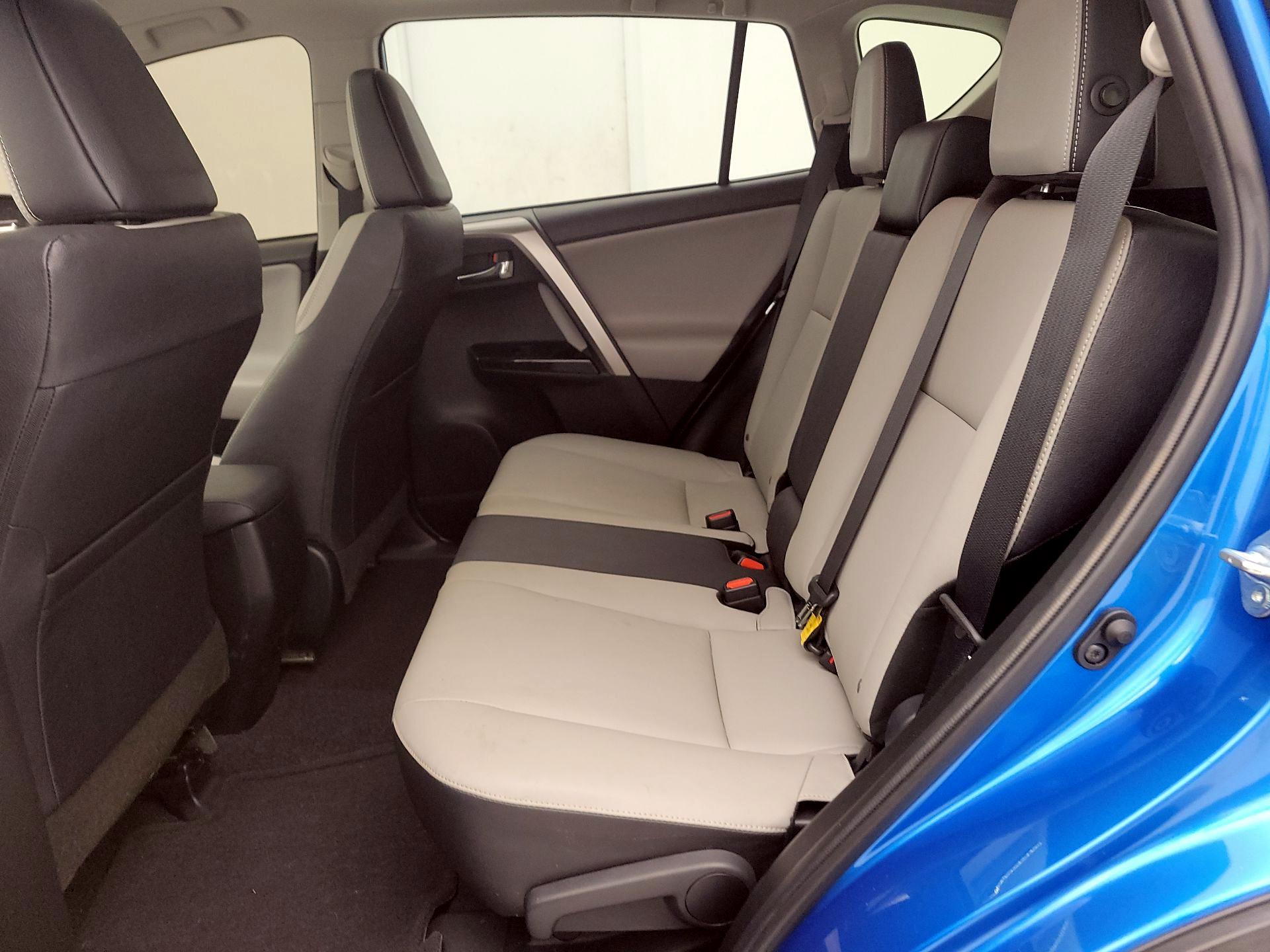 Thumbnail: 2018 Toyota RAV4 - 20