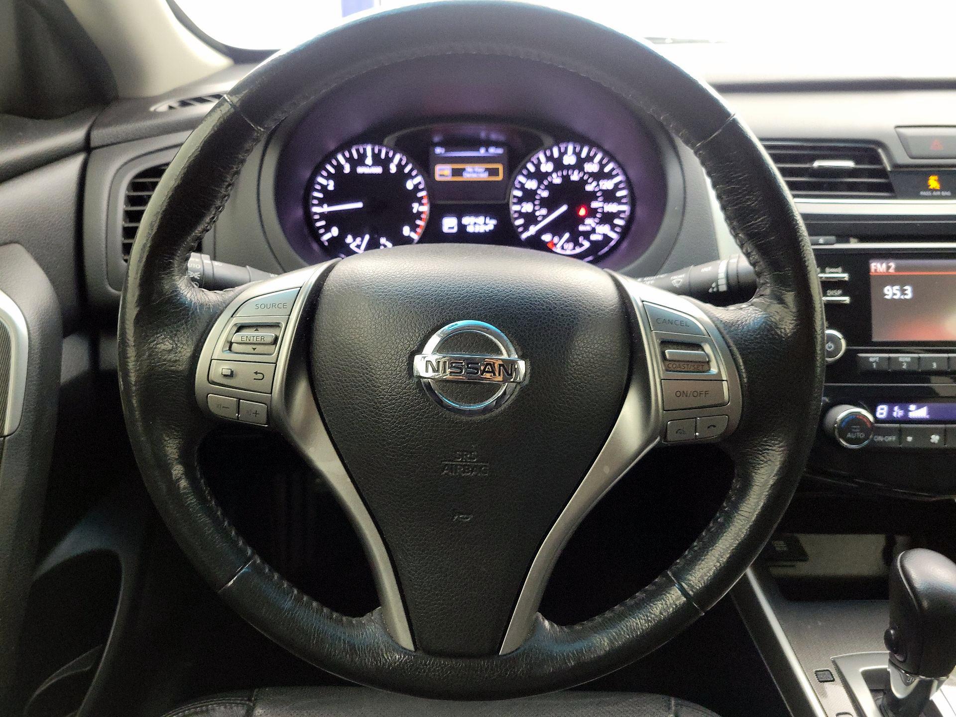 Thumbnail: 2015 Nissan Altima - 10