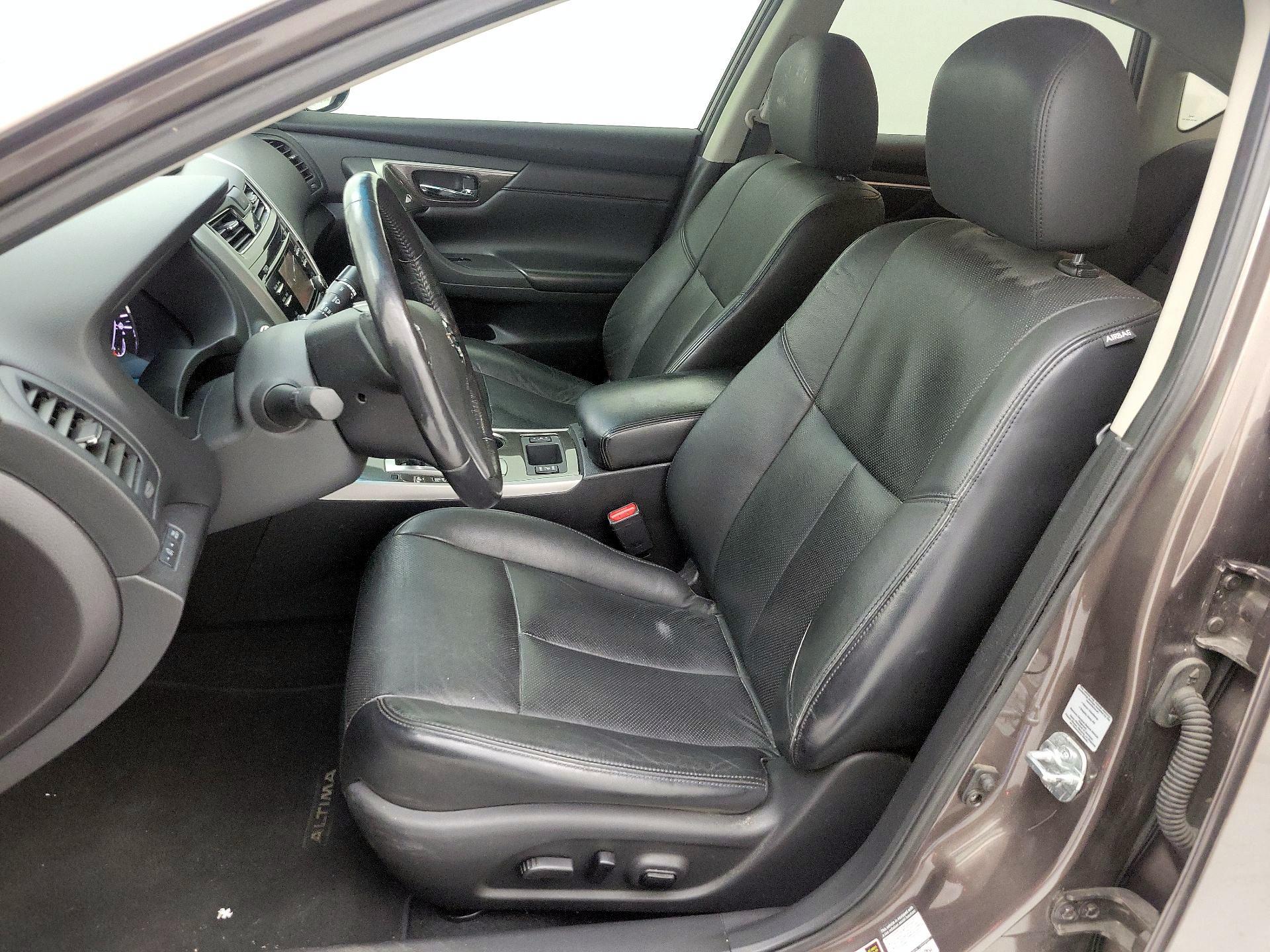 Thumbnail: 2015 Nissan Altima - 11