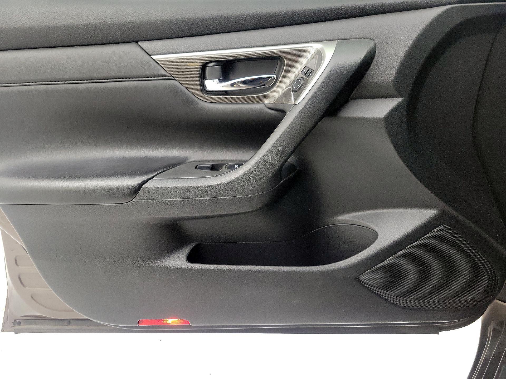 Thumbnail: 2015 Nissan Altima - 12