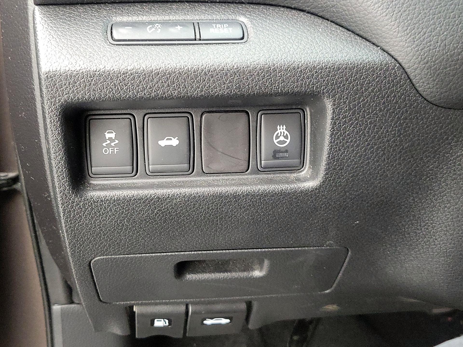 Thumbnail: 2015 Nissan Altima - 13