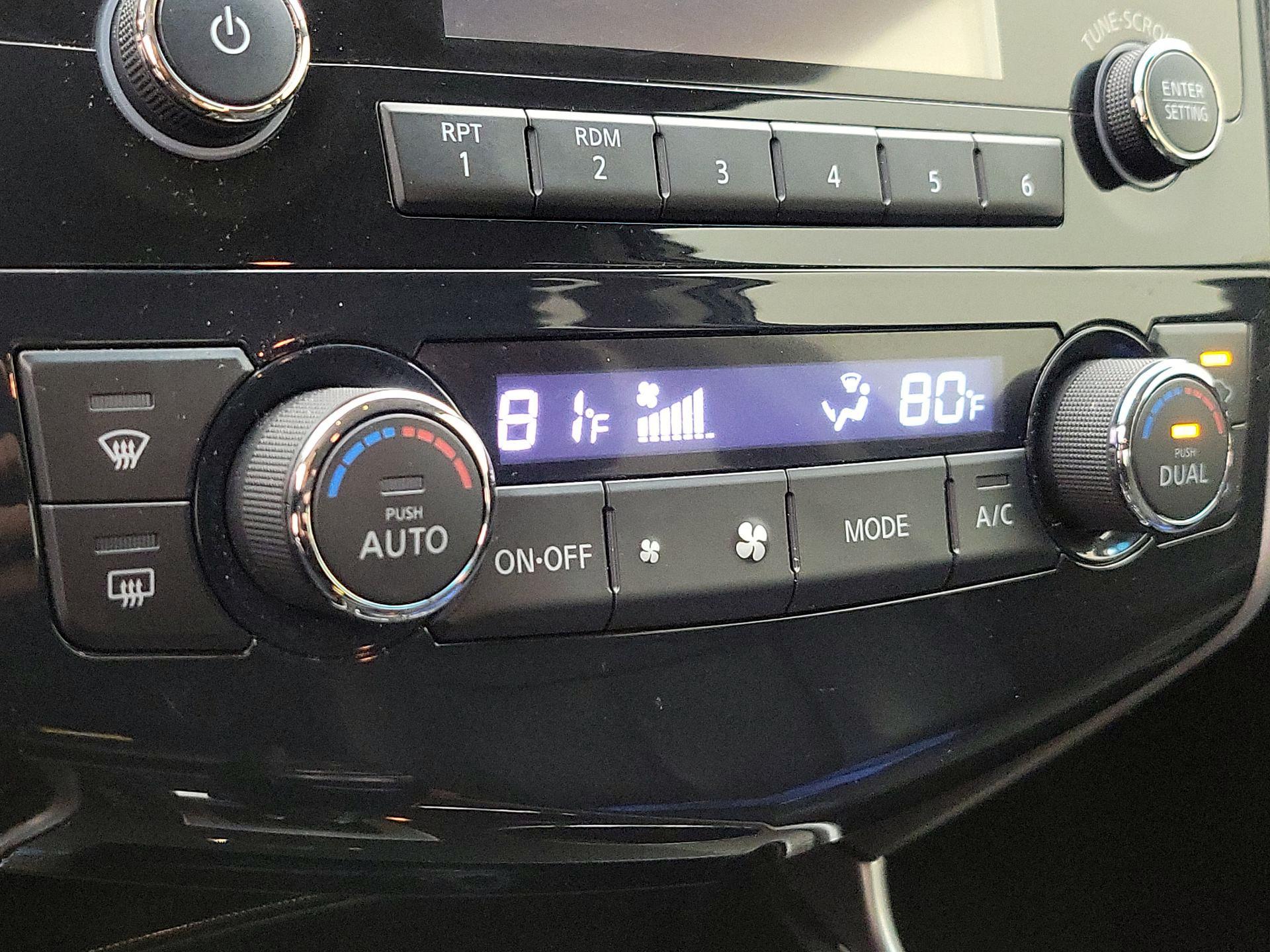 Thumbnail: 2015 Nissan Altima - 16