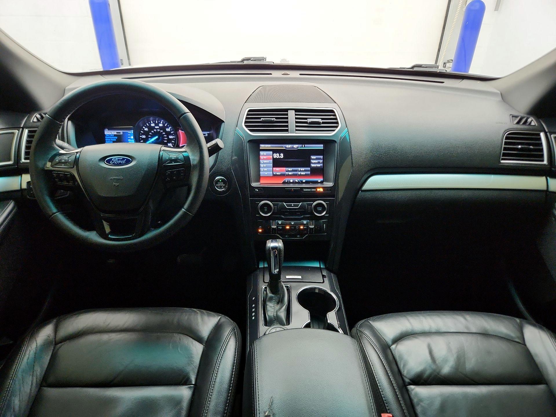 Thumbnail: 2016 Ford Explorer - 9