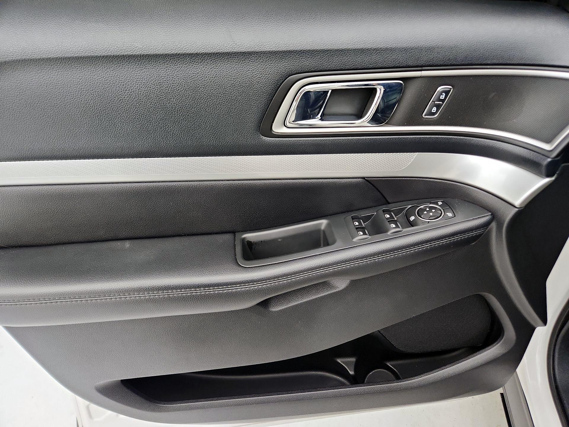 Thumbnail: 2016 Ford Explorer - 12