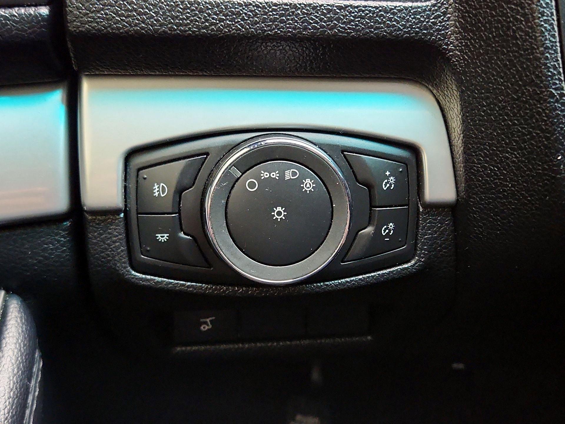 Thumbnail: 2016 Ford Explorer - 13