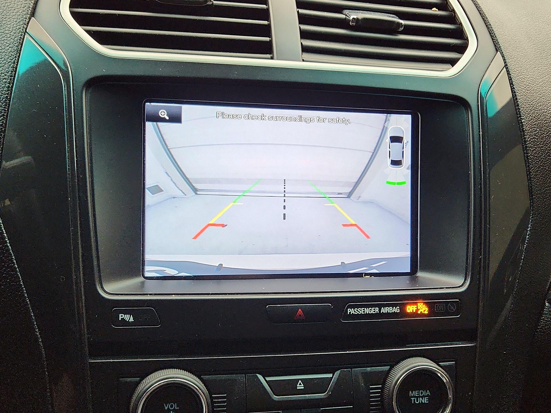 Thumbnail: 2016 Ford Explorer - 15