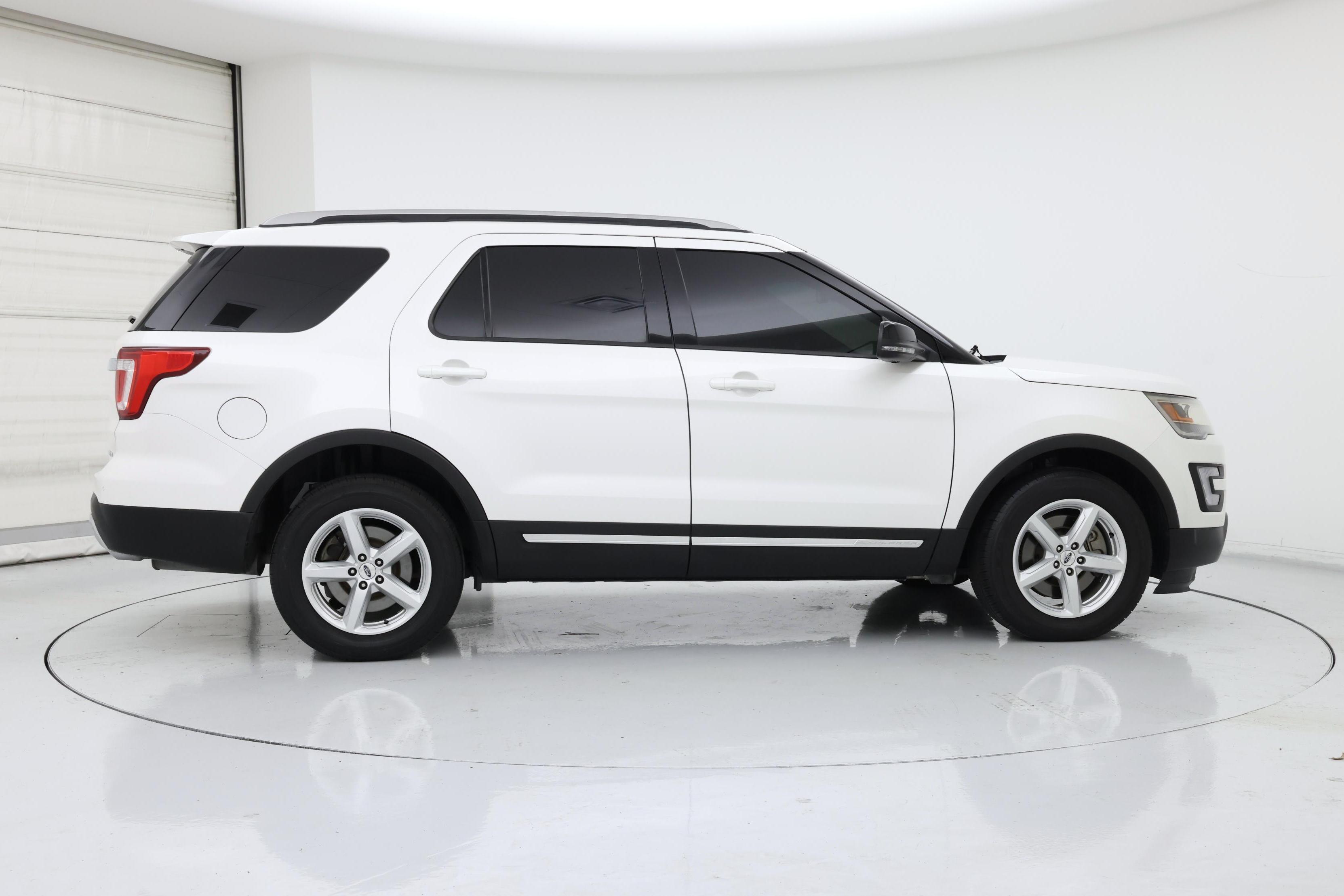 Thumbnail: 2016 Ford Explorer - 7