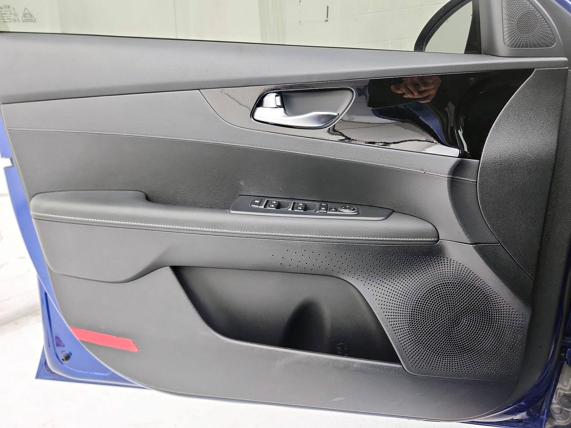 Thumbnail: 2019 Kia Forte - 12