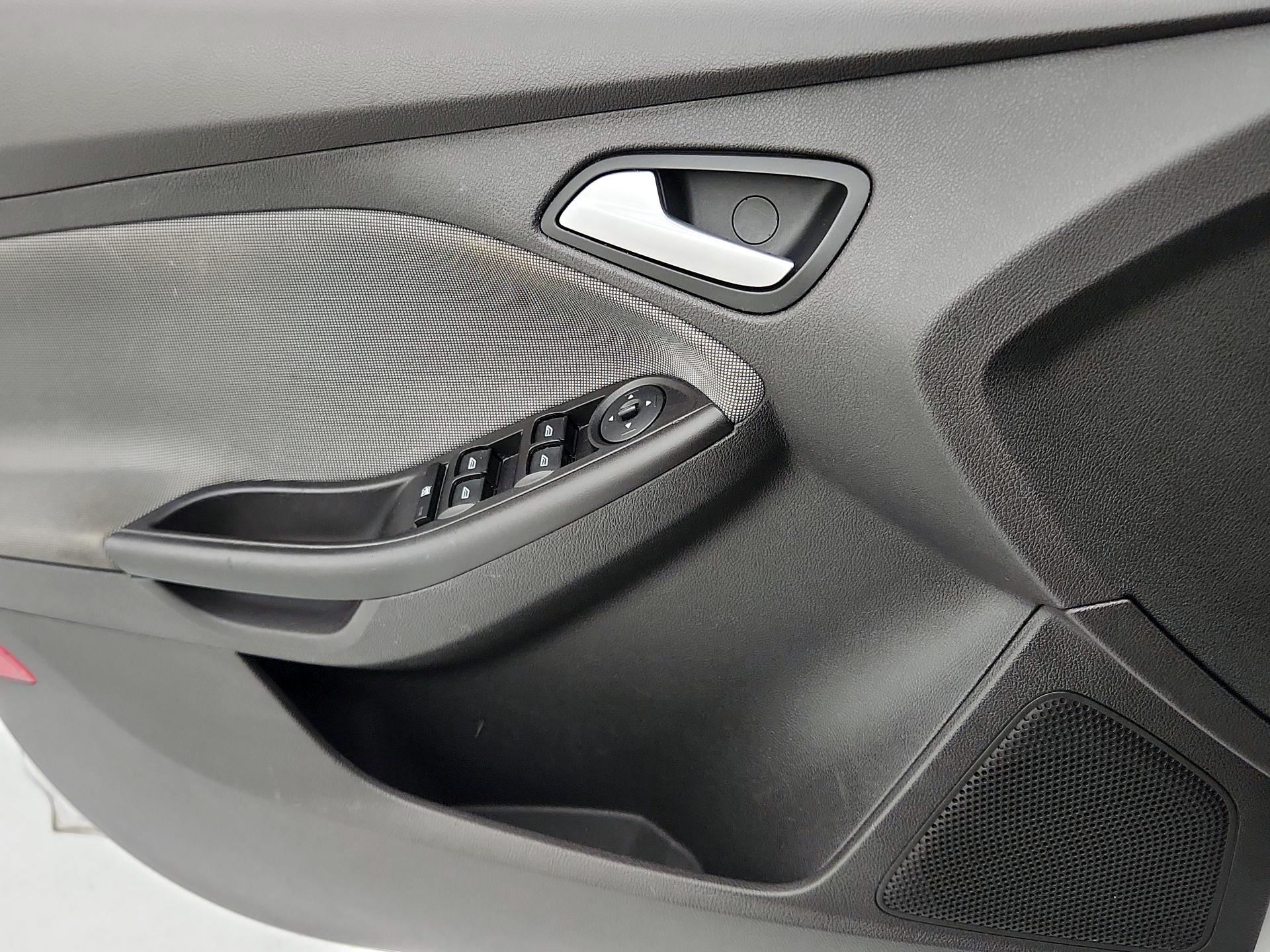 Thumbnail: 2014 Ford Focus - 12