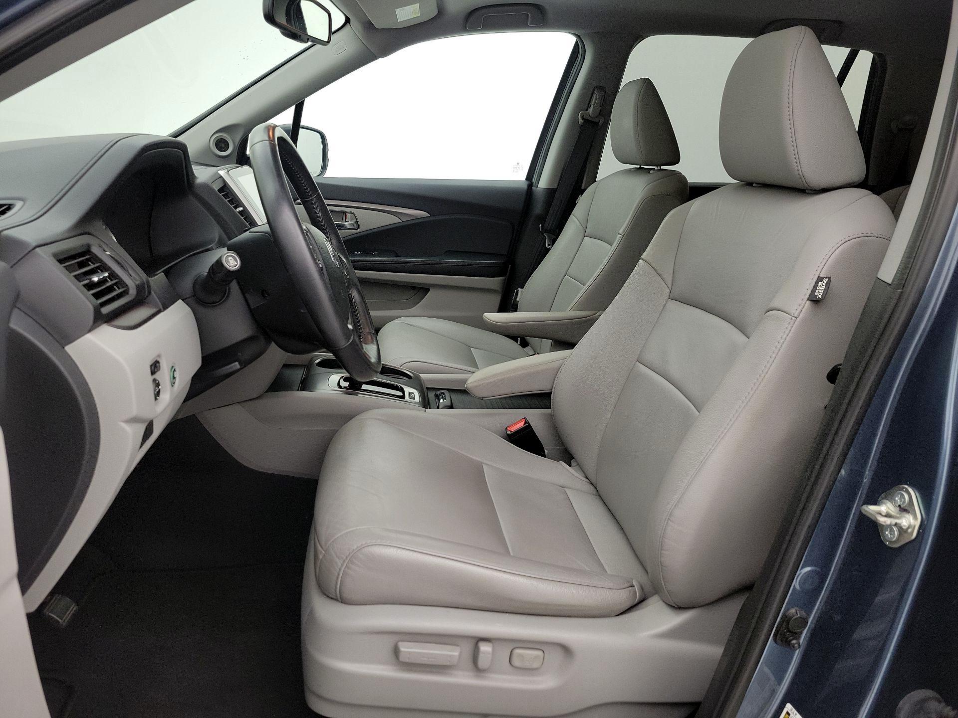 Thumbnail: 2017 Honda Pilot - 11