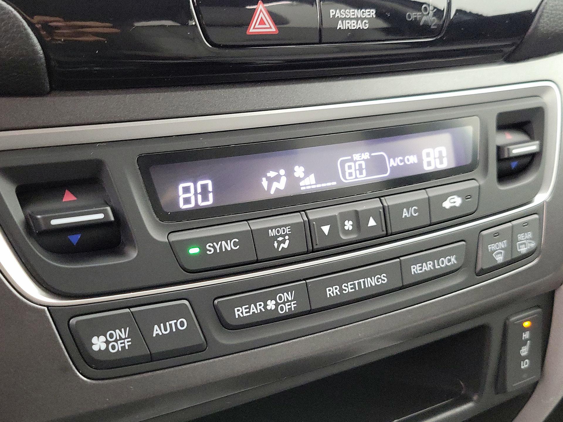 Thumbnail: 2017 Honda Pilot - 16