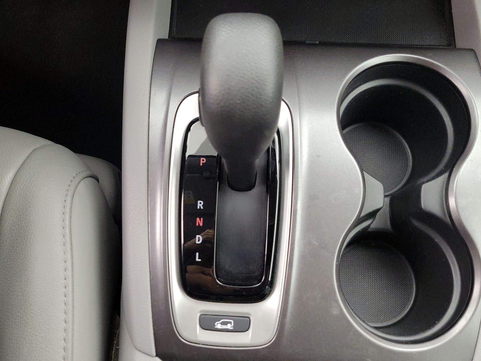 Thumbnail: 2017 Honda Pilot - 17