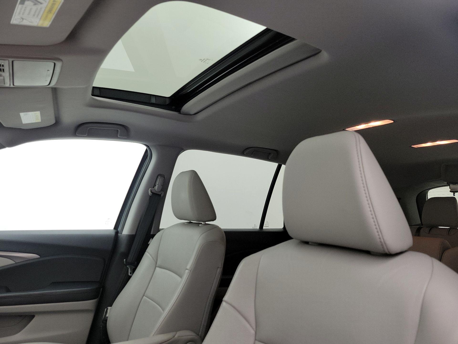 Thumbnail: 2017 Honda Pilot - 19