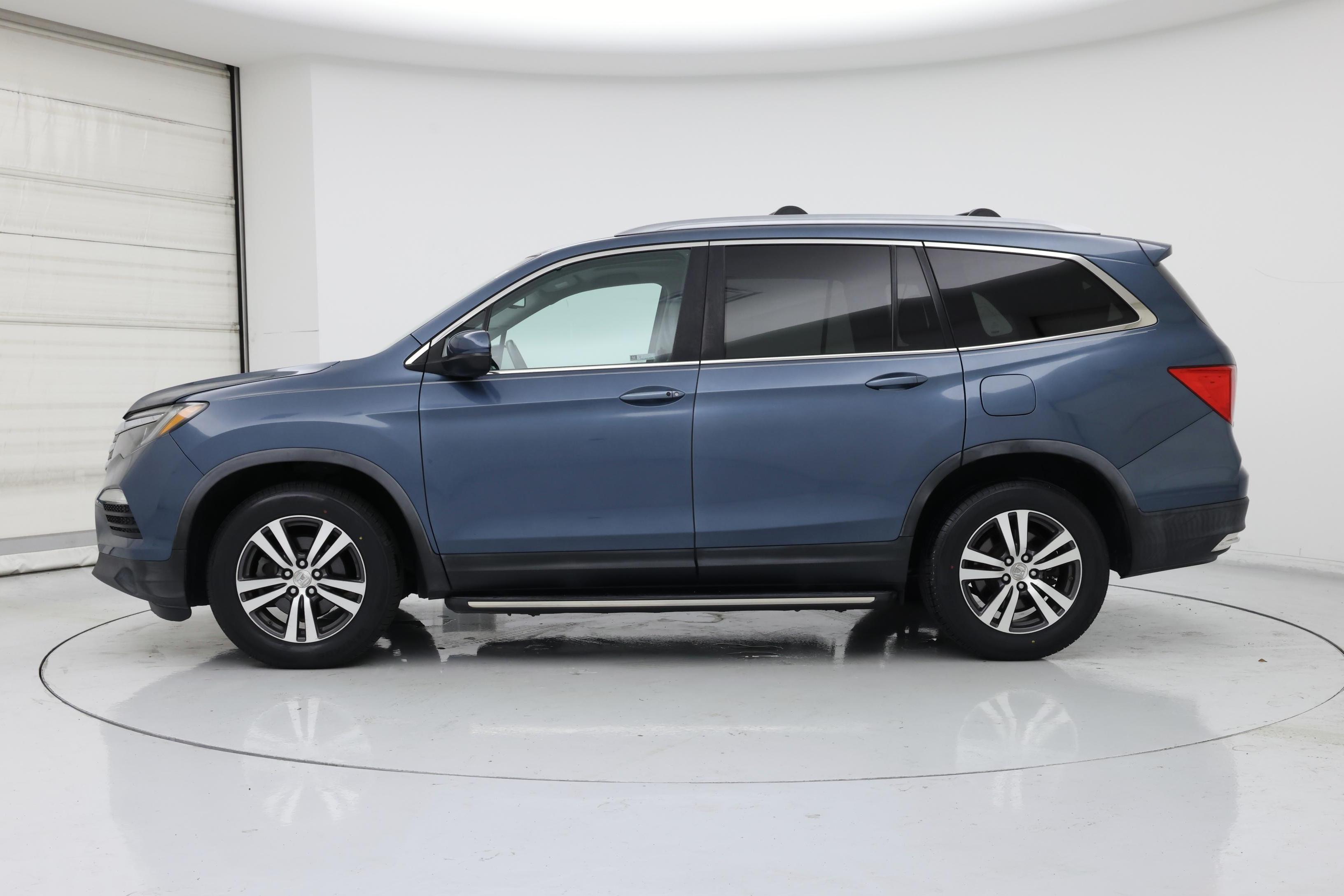 Thumbnail: 2017 Honda Pilot - 3