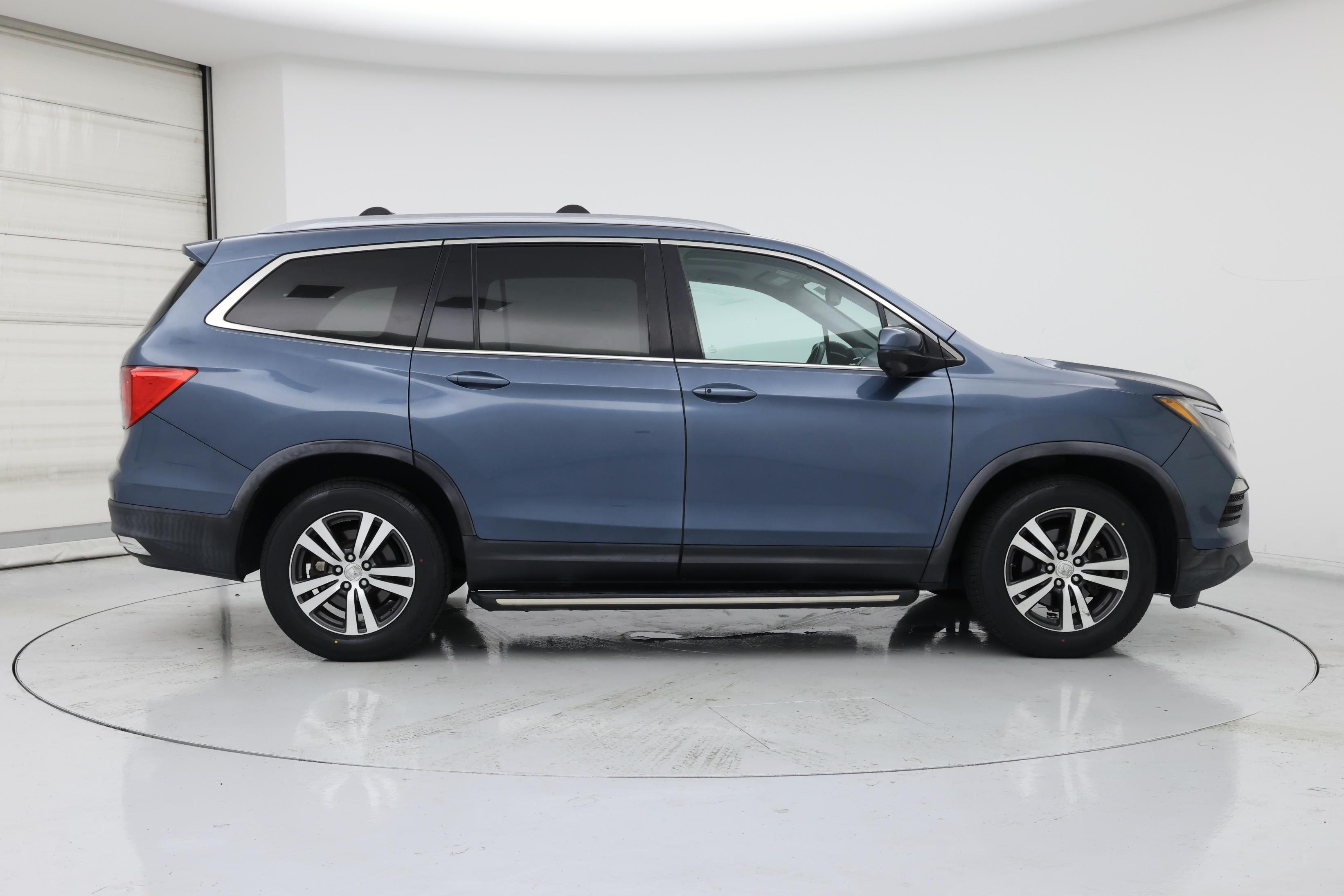 Thumbnail: 2017 Honda Pilot - 7