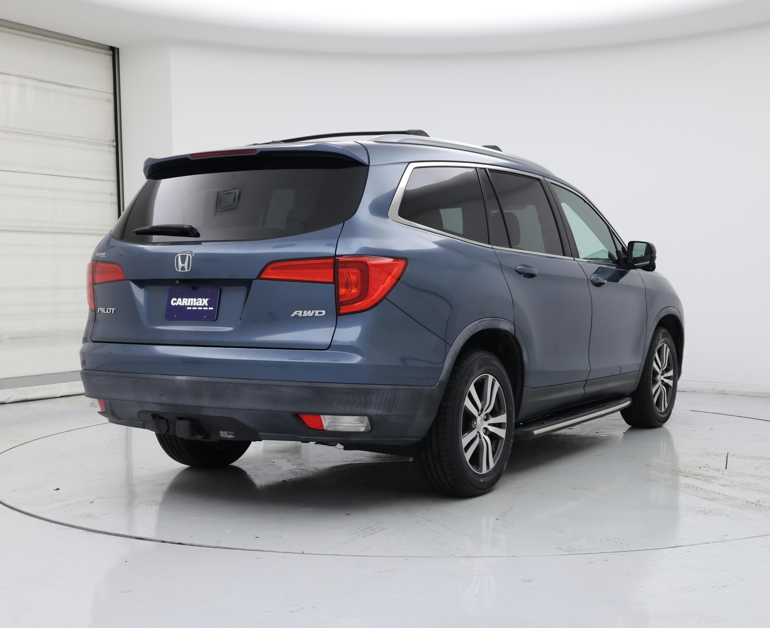 Thumbnail: 2017 Honda Pilot - 8