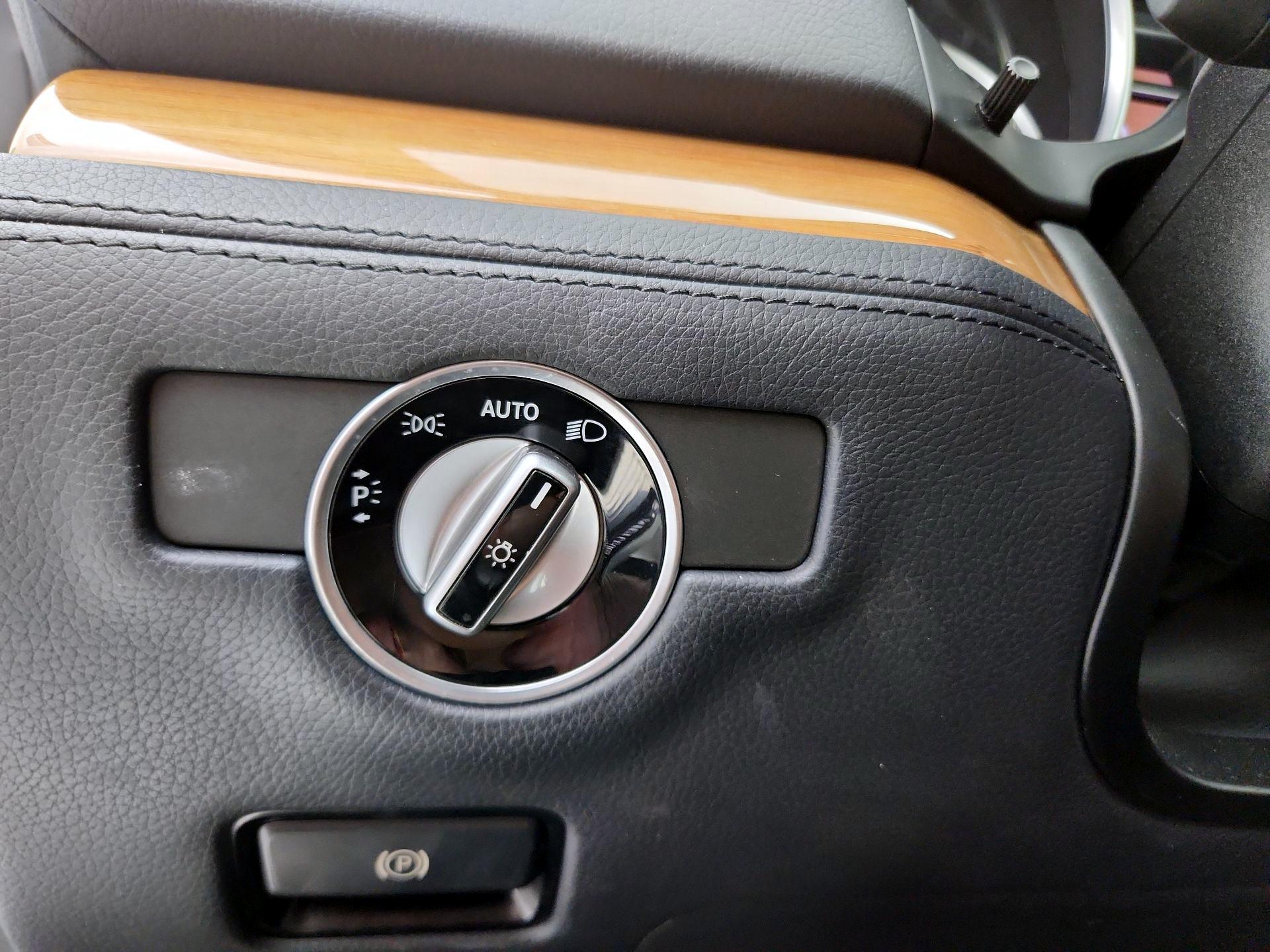 Thumbnail: 2019 Mercedes-Benz SL-Class - 13