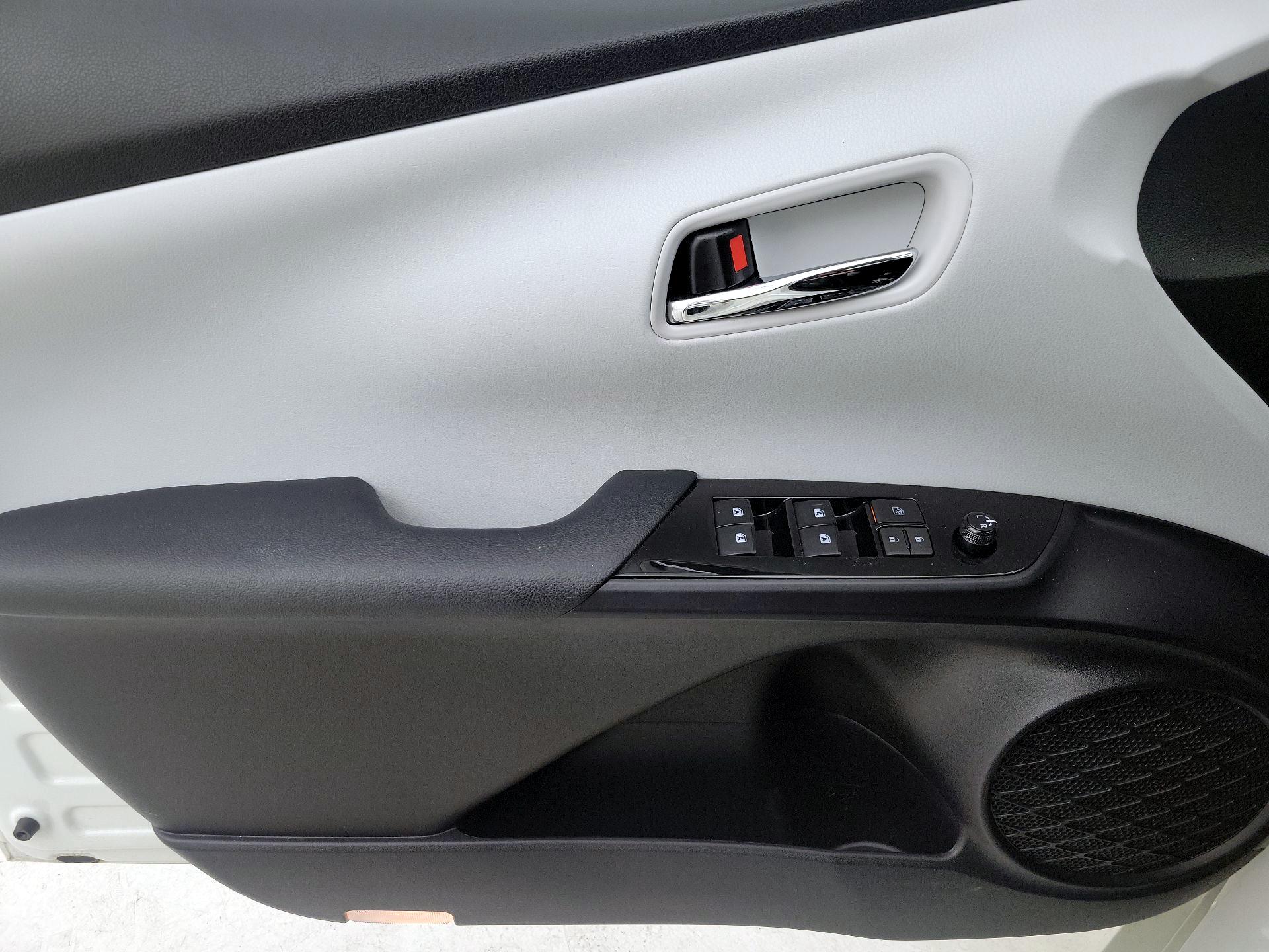 Thumbnail: 2017 Toyota Prius - 12