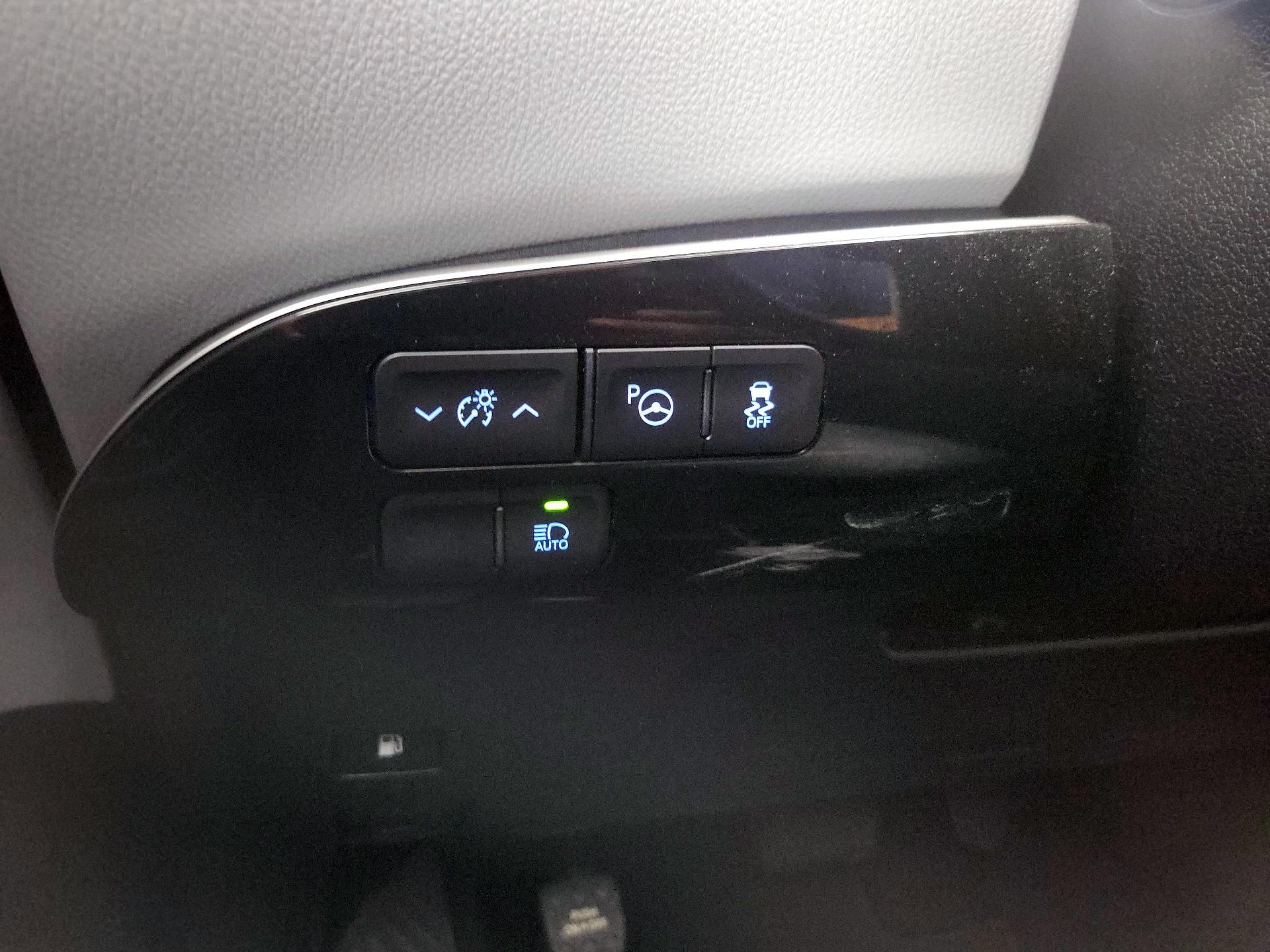 Thumbnail: 2017 Toyota Prius - 13