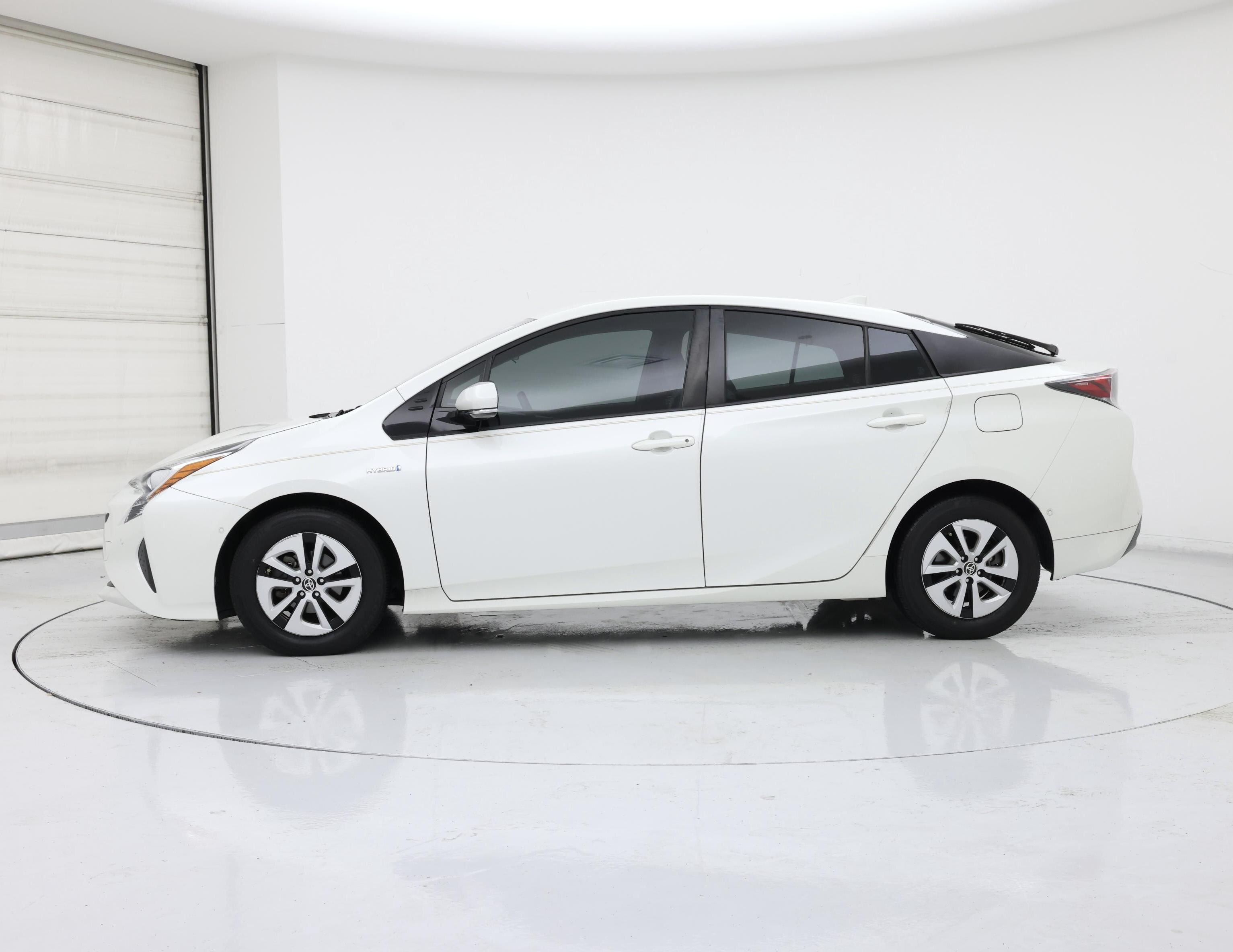 Thumbnail: 2017 Toyota Prius - 3