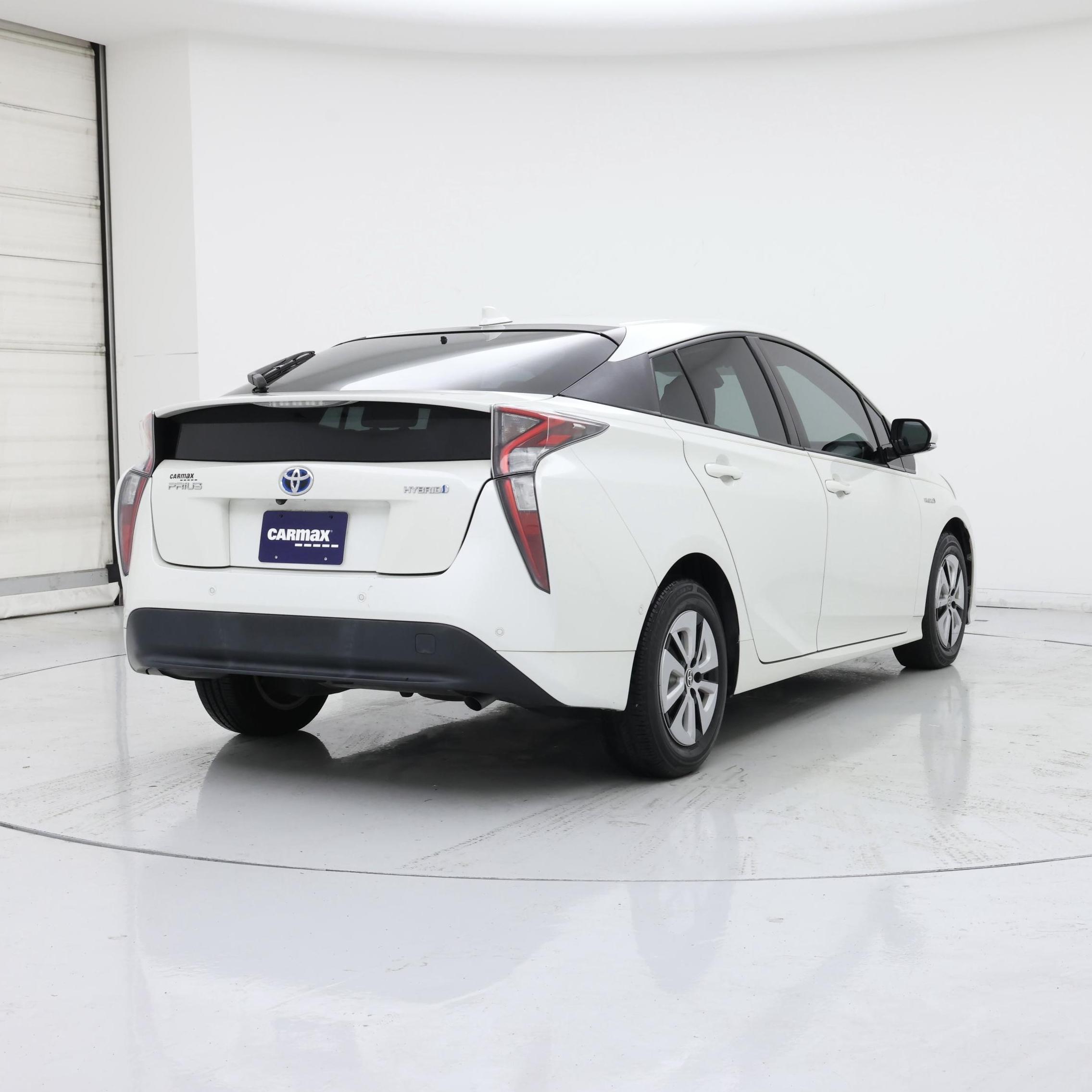 Thumbnail: 2017 Toyota Prius - 8